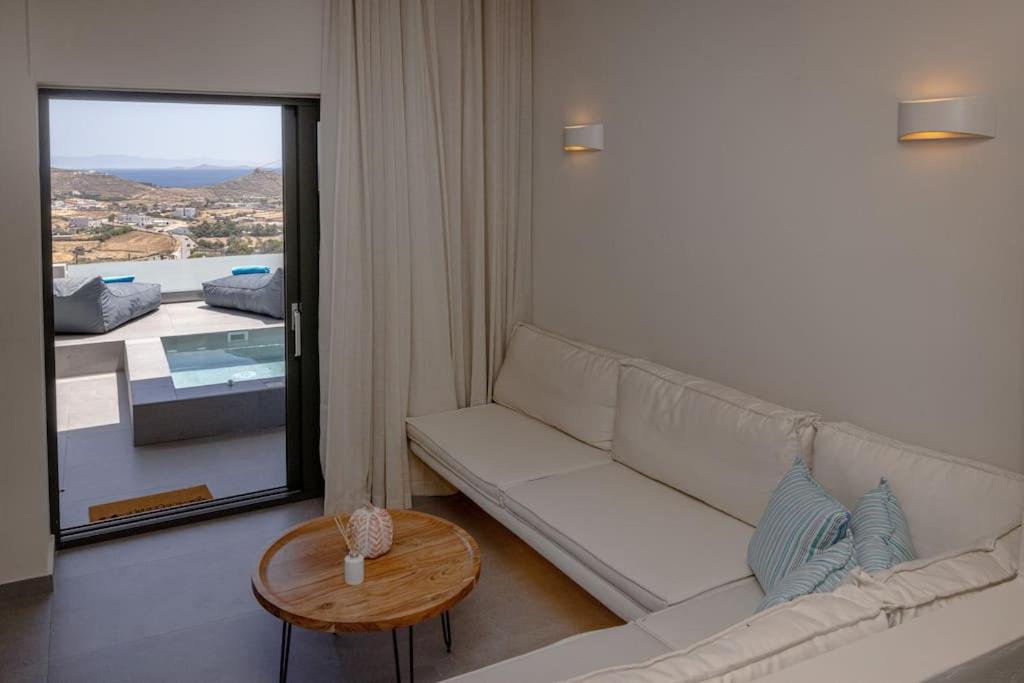 Pearle Suites and Villa Tinos view 5