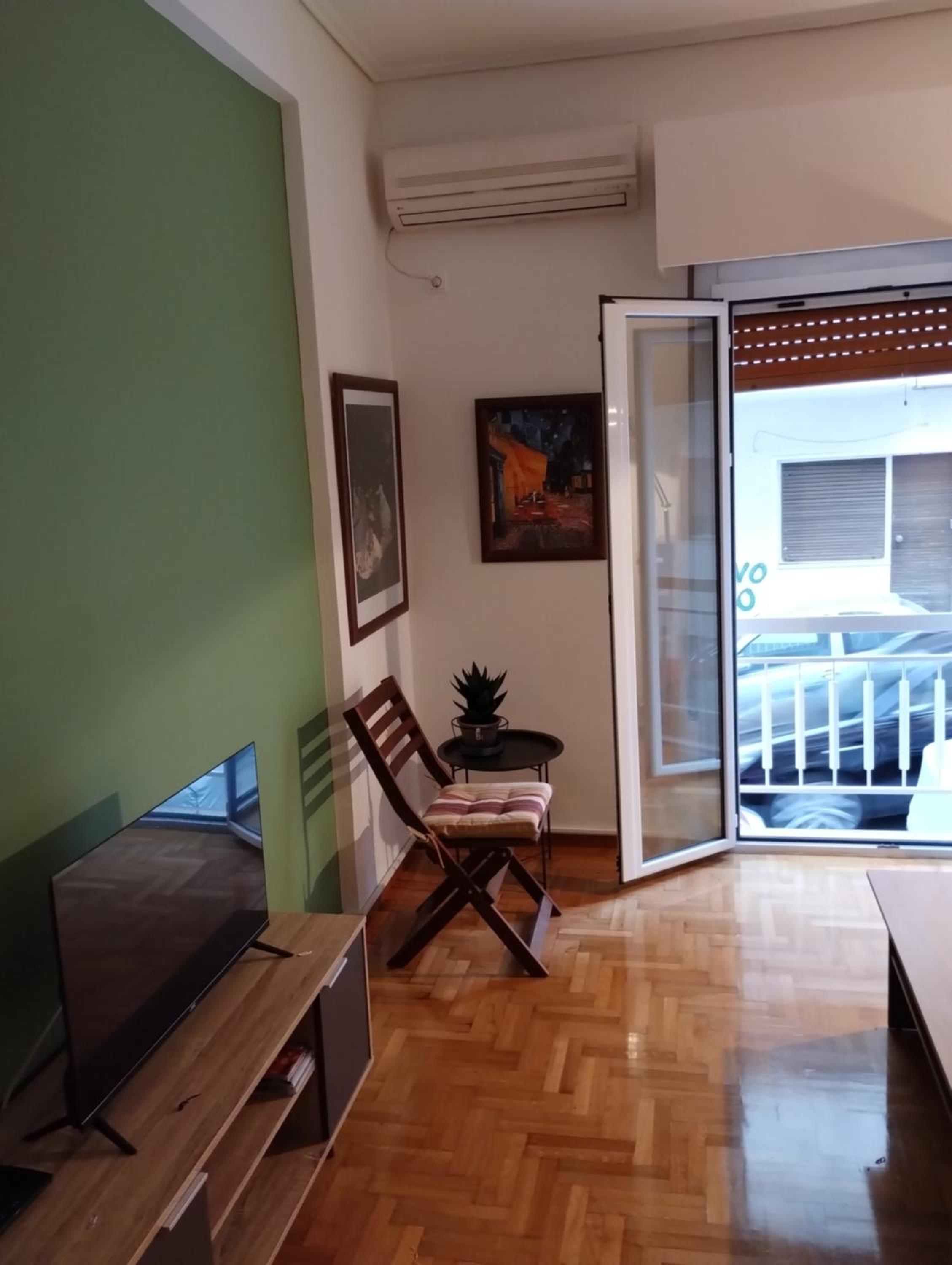 Vasia's cosy apartment in Athens, 
