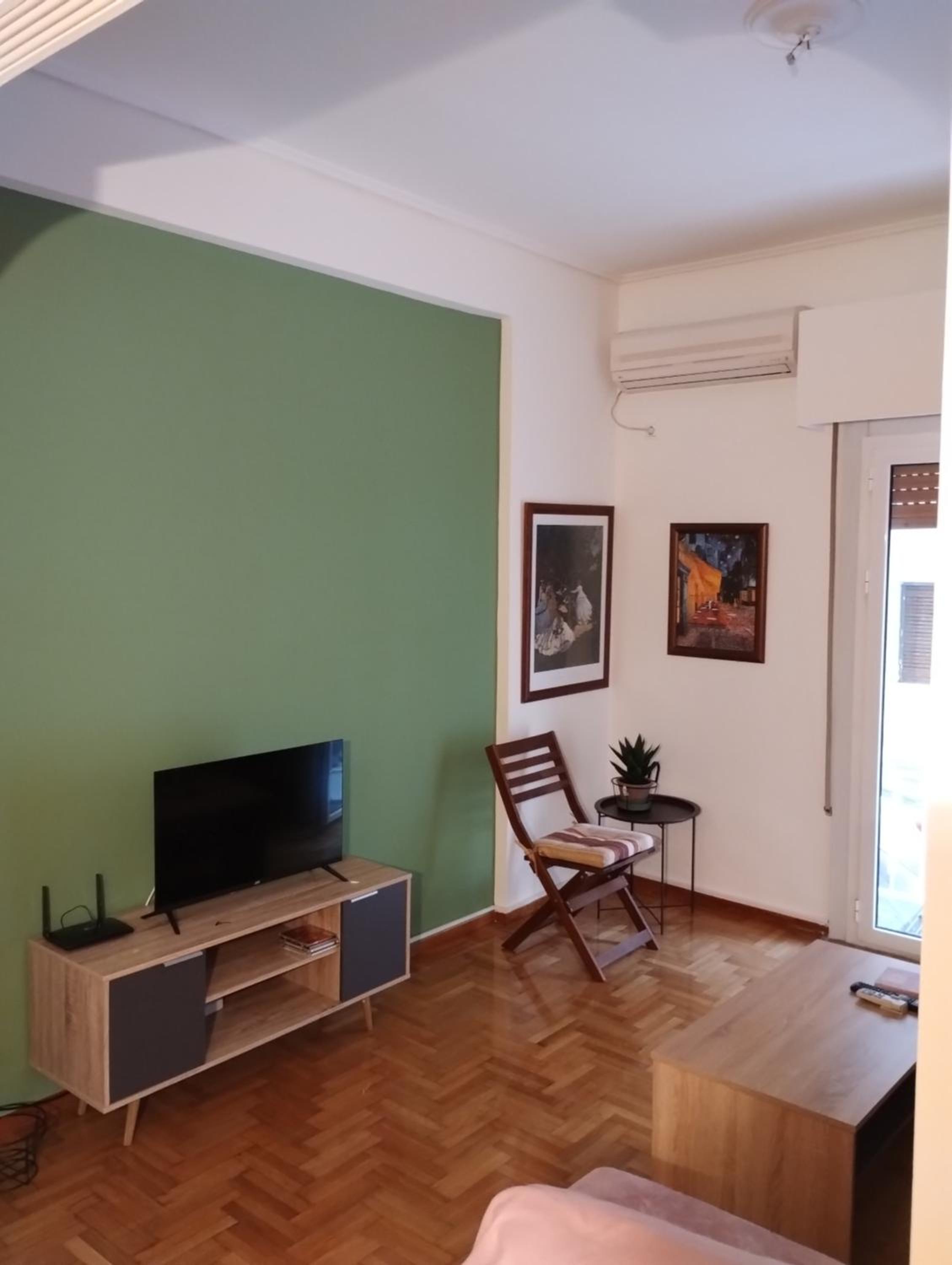 Vasia's cosy apartment in Athens, 