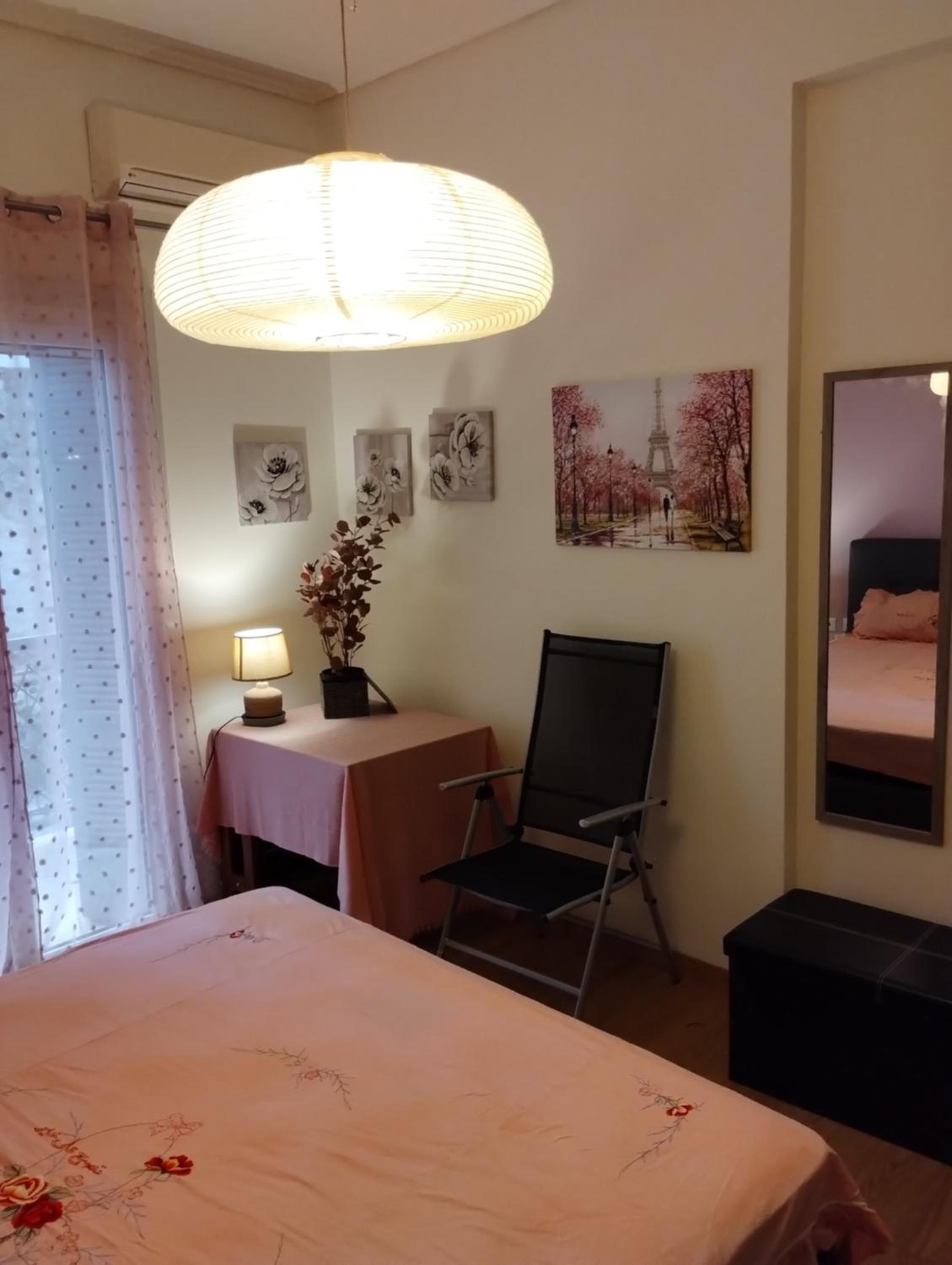 Vasia's cosy apartment in Athens, 