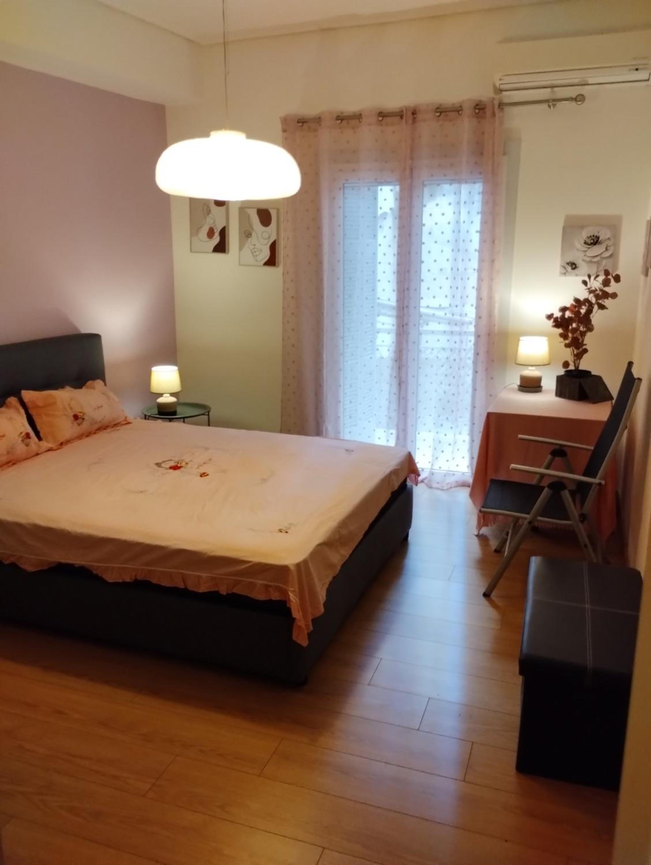 Vasia's cosy apartment in Athens, 