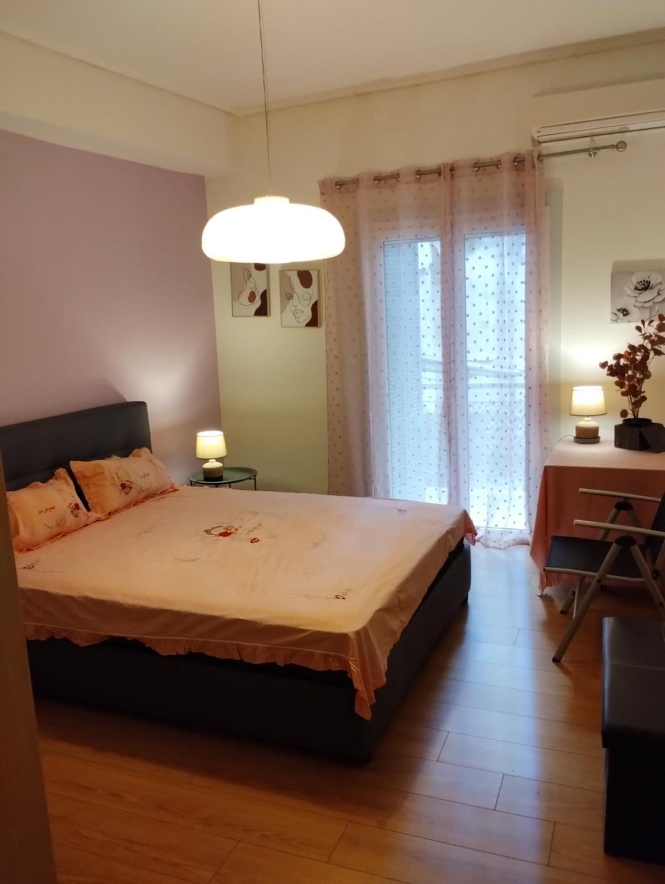 Vasia's cosy apartment in Athens, 