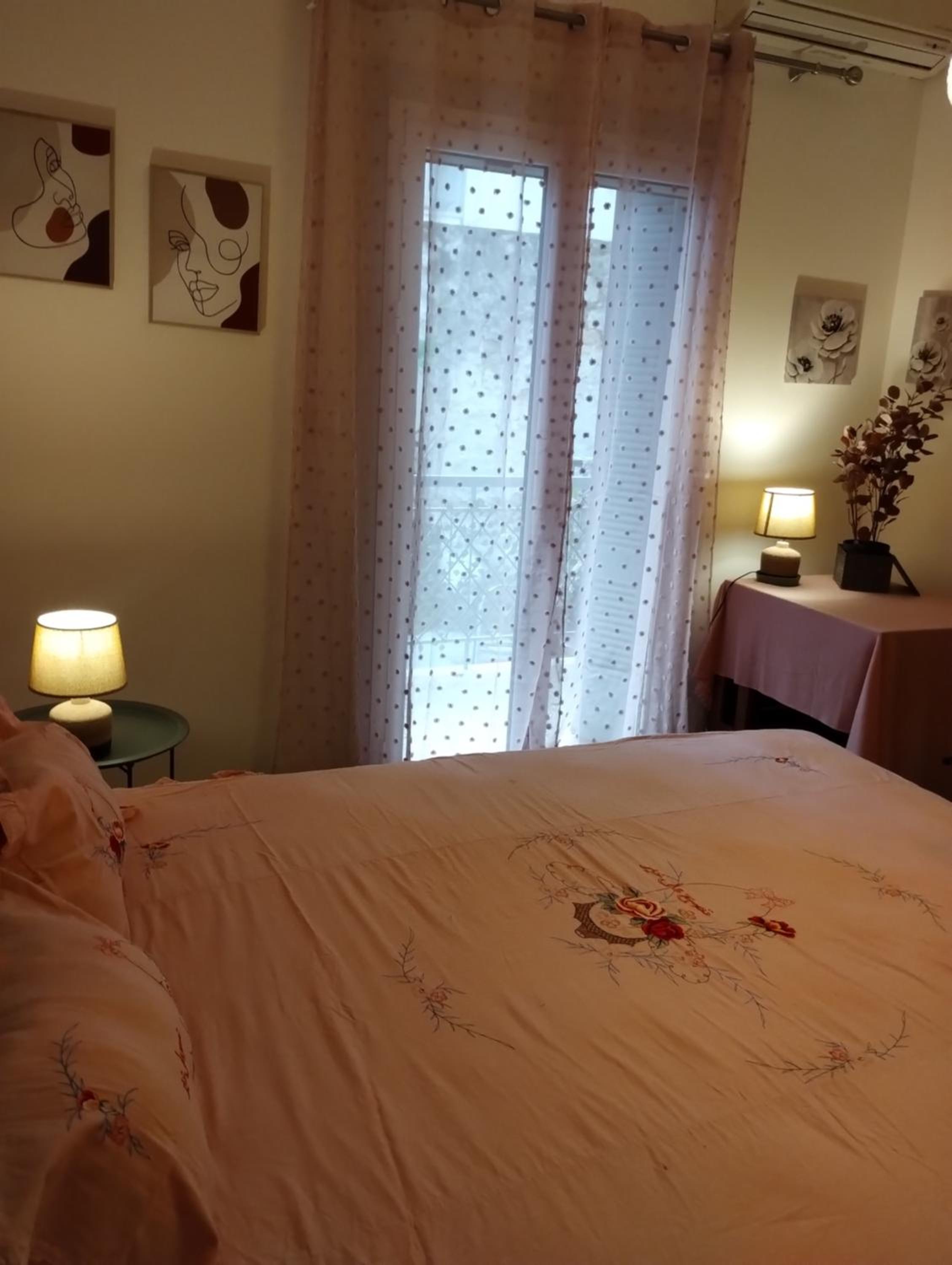 Vasia's cosy apartment in Athens, 