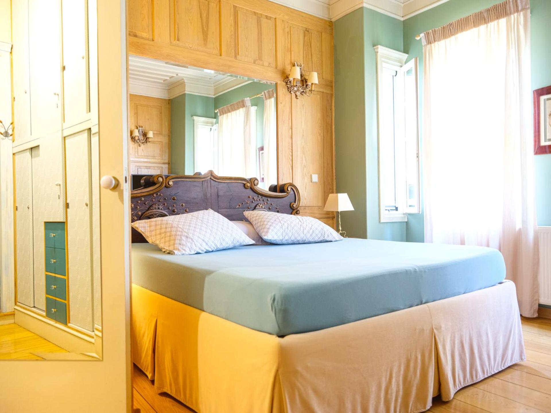 3BR Venetian-style Villa in Mytilene City Centre view 4