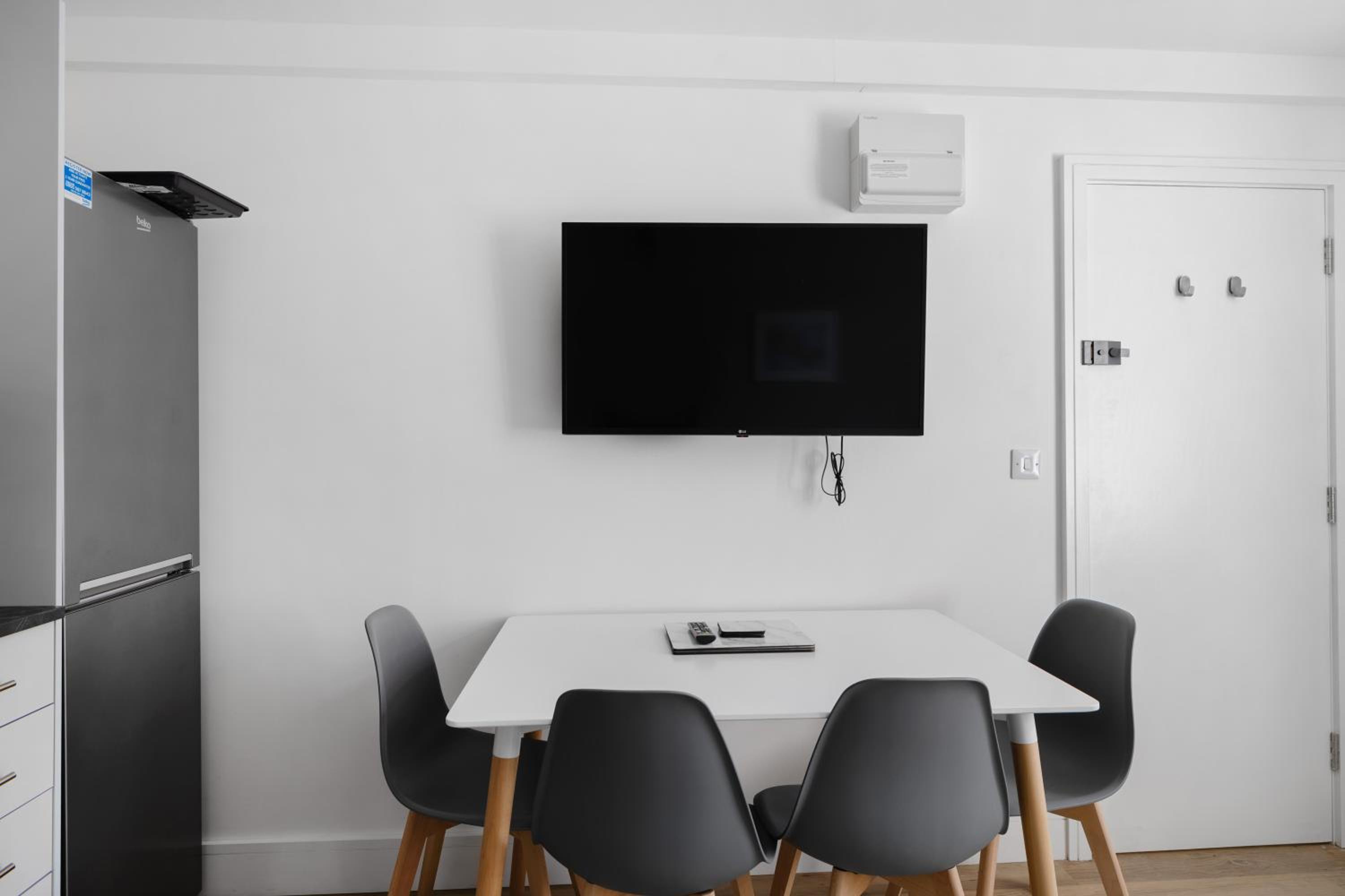 Stylish Good Location Near Tamar Bridge view 3
