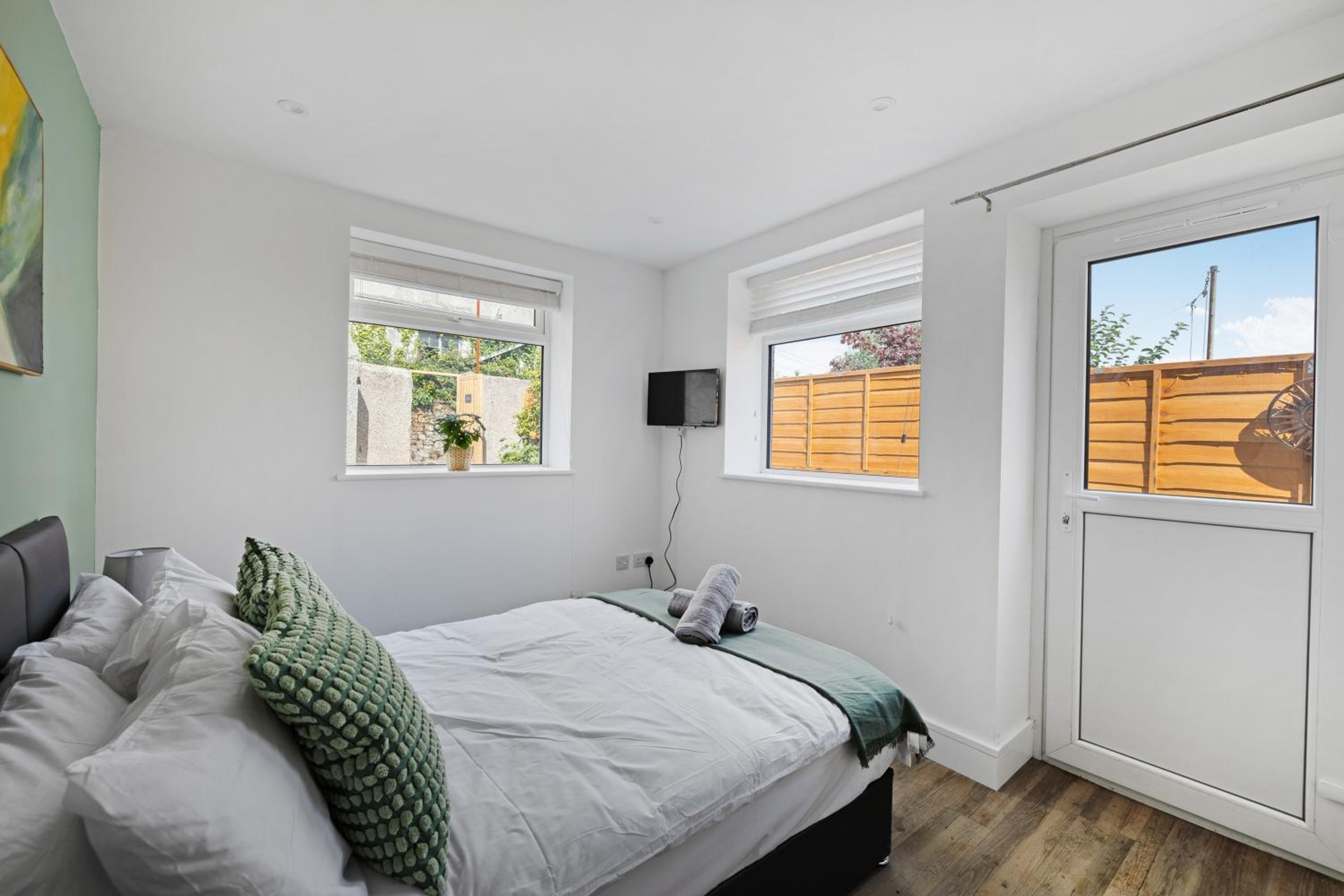 Stylish Good Location Near Tamar Bridge view 4