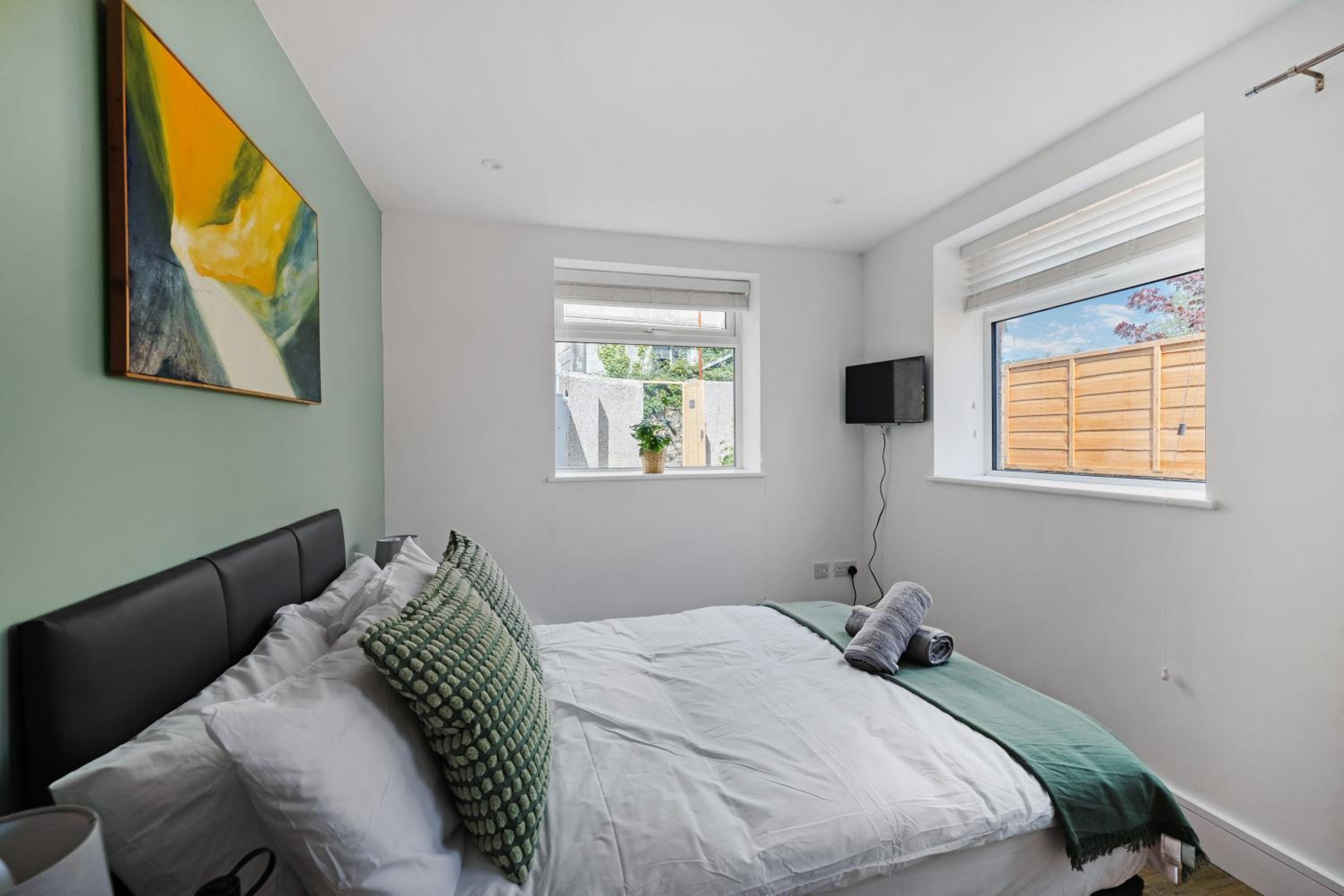 Stylish Good Location Near Tamar Bridge view 5