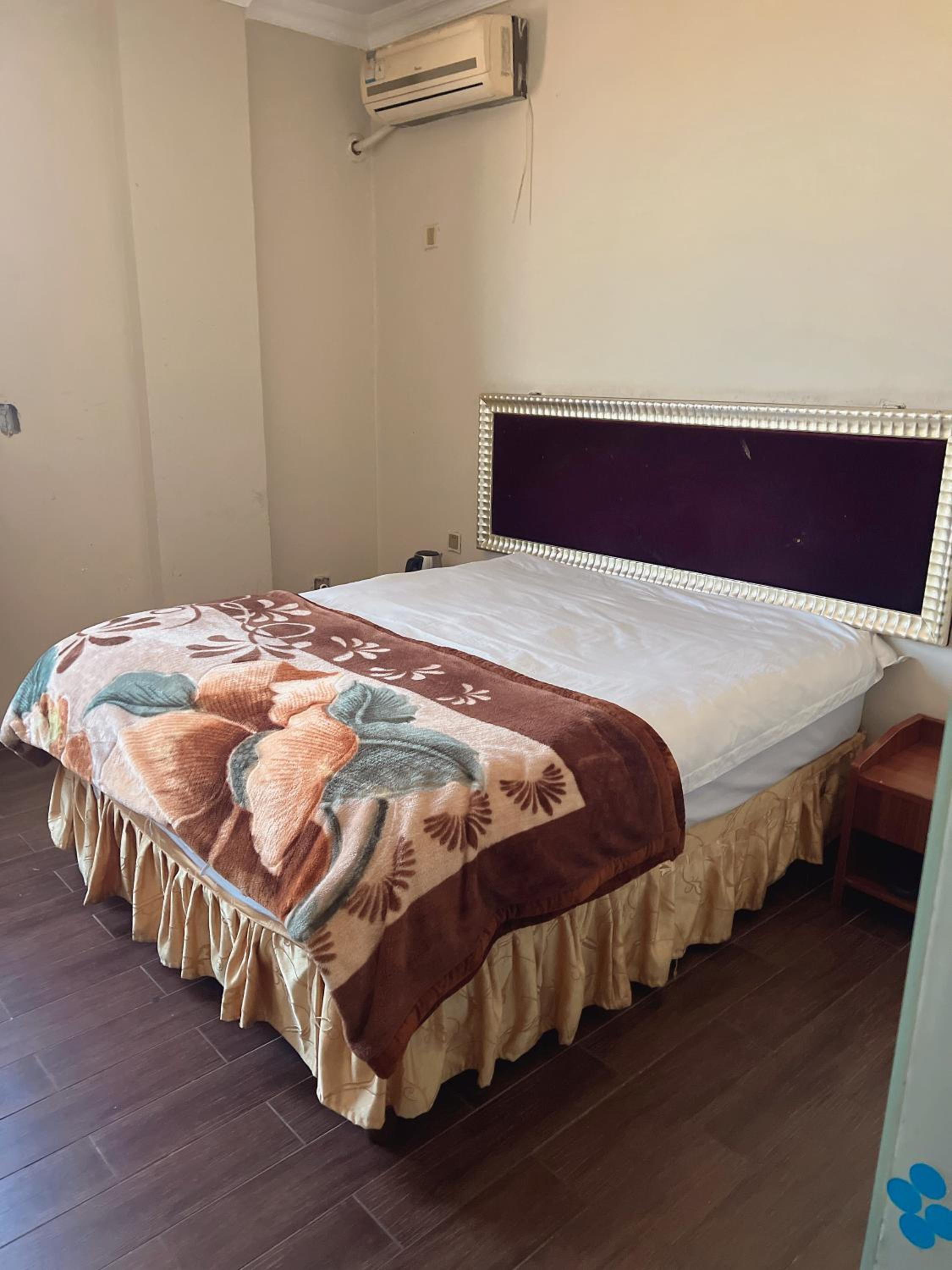 Shengtang Business Hotel