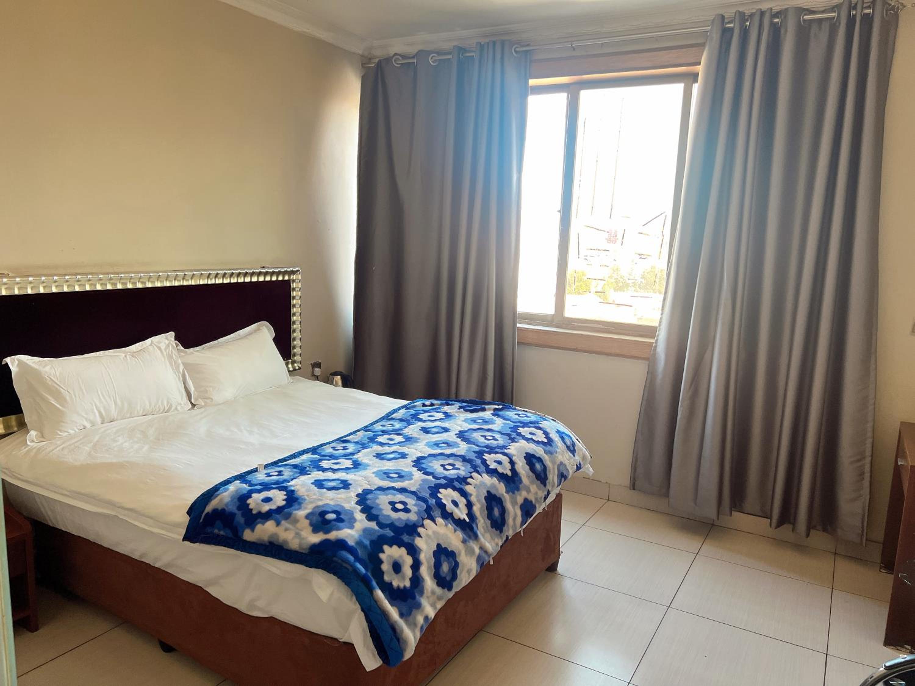 Shengtang Business Hotel
