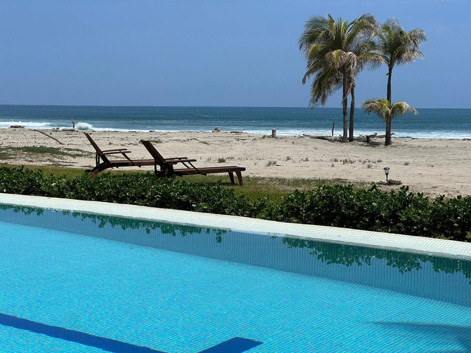 Oceanfront Casa Rhino