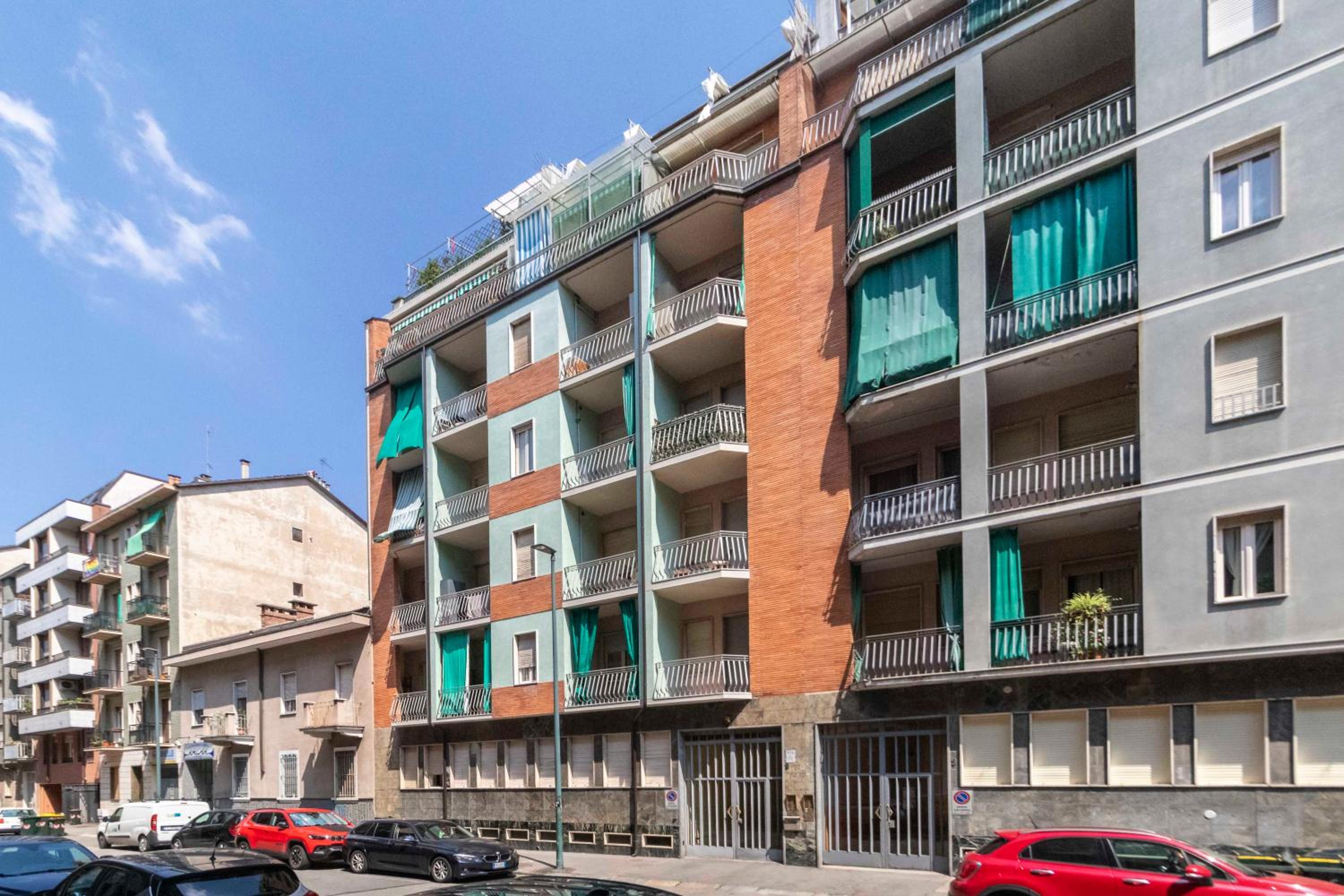 GuestHost - Santa Rita District Functional Flat view 4