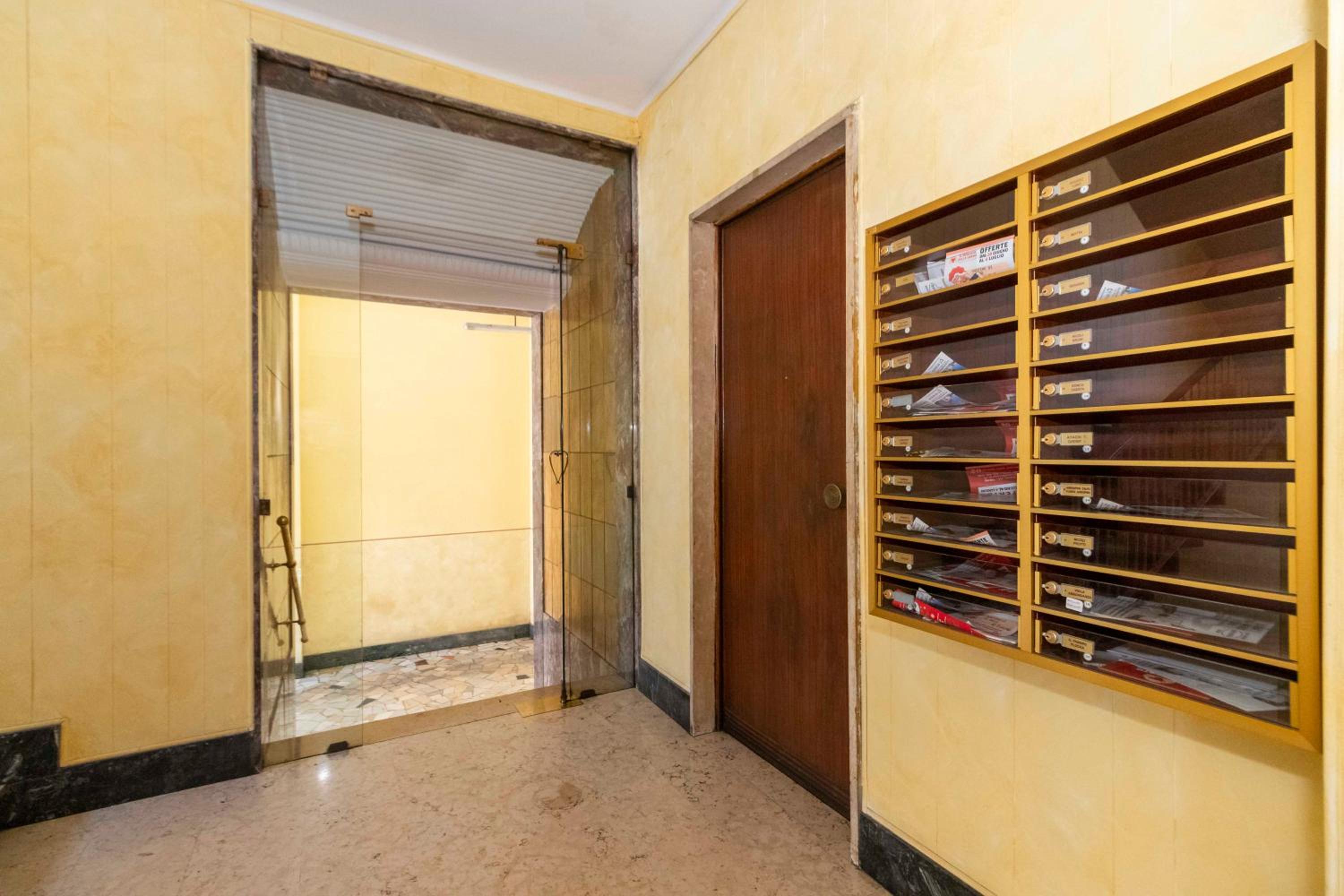 GuestHost - Santa Rita District Functional Flat view 2