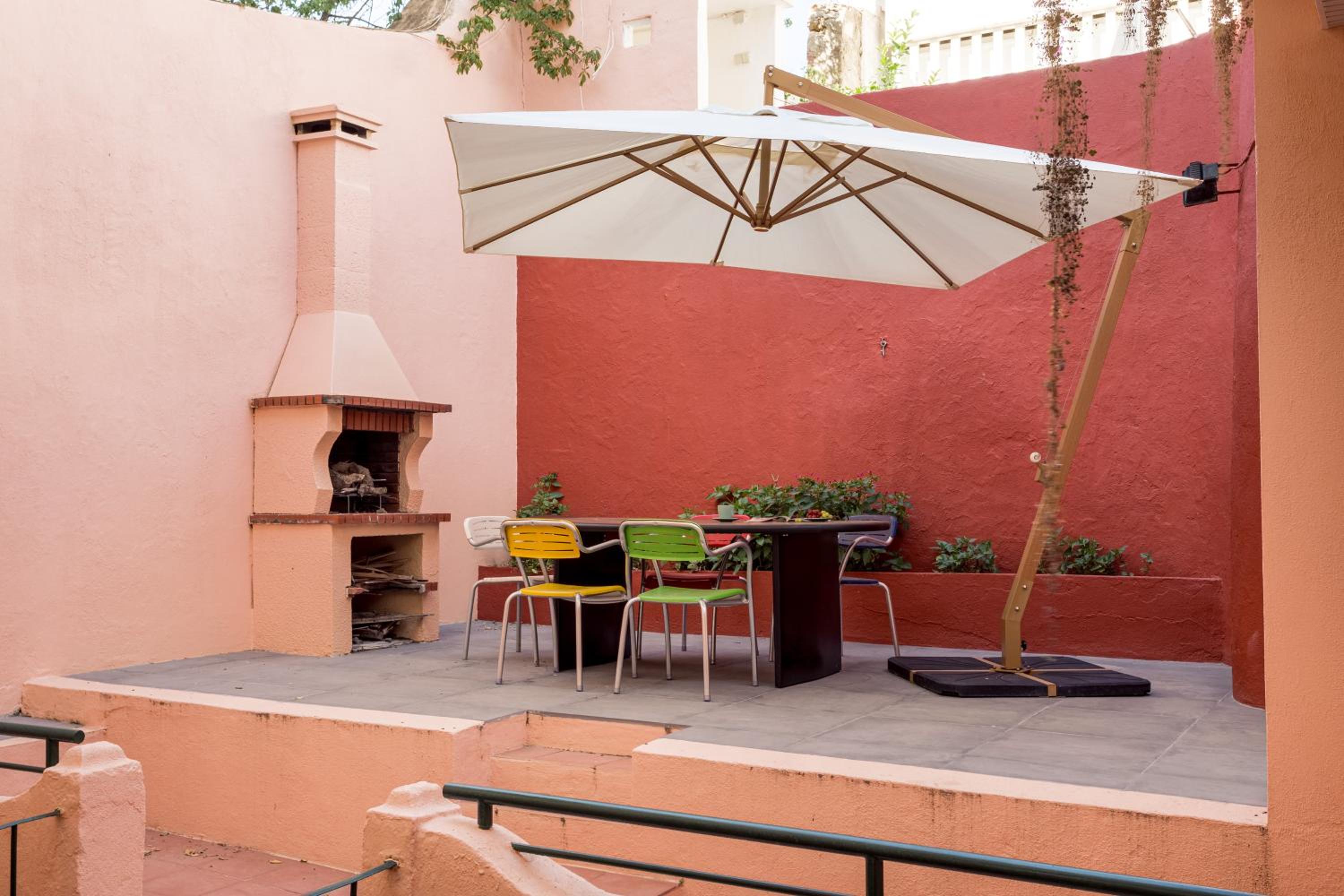 JOIVY Exquisite apt with patio in Graça