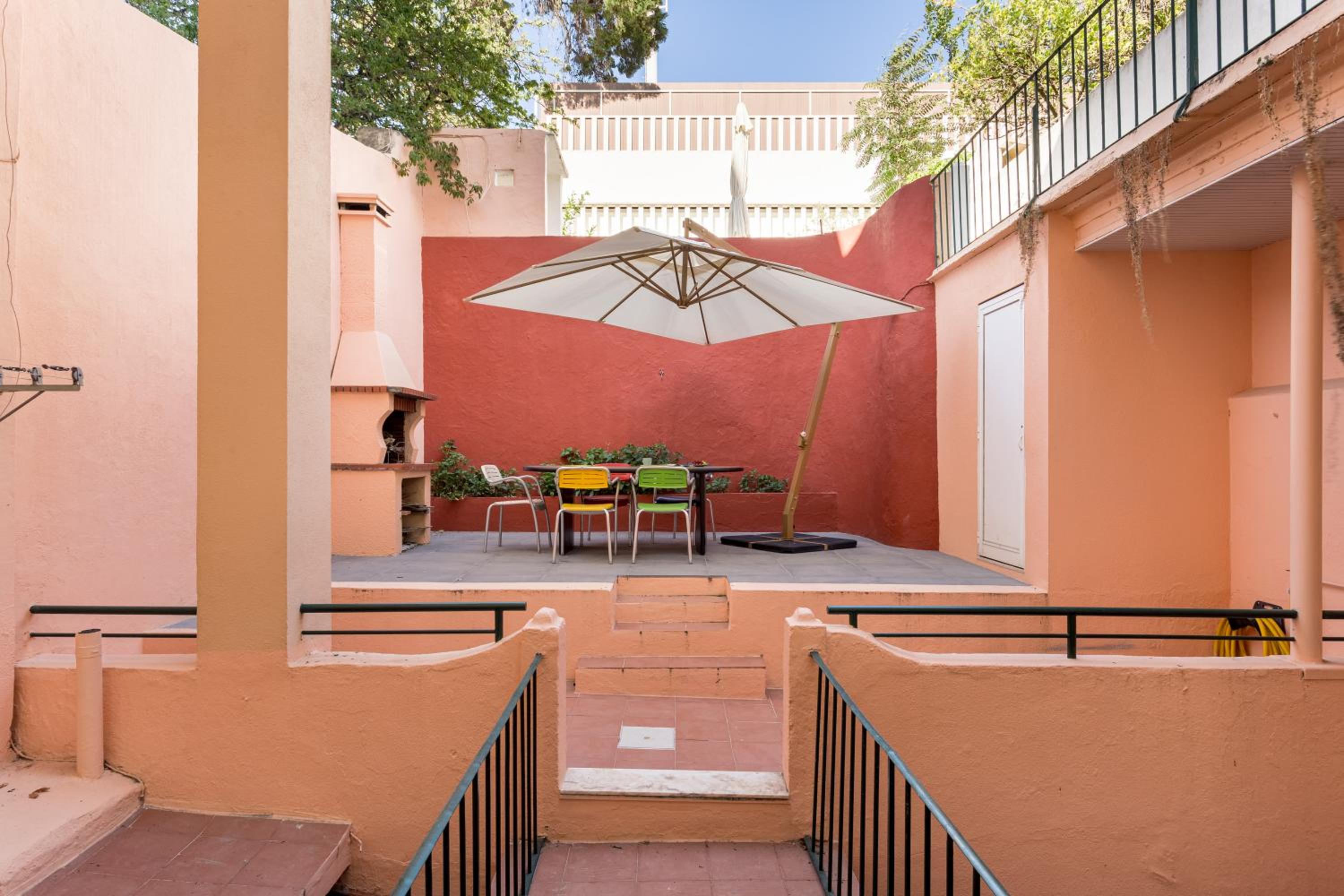 JOIVY Exquisite apt with patio in Graça