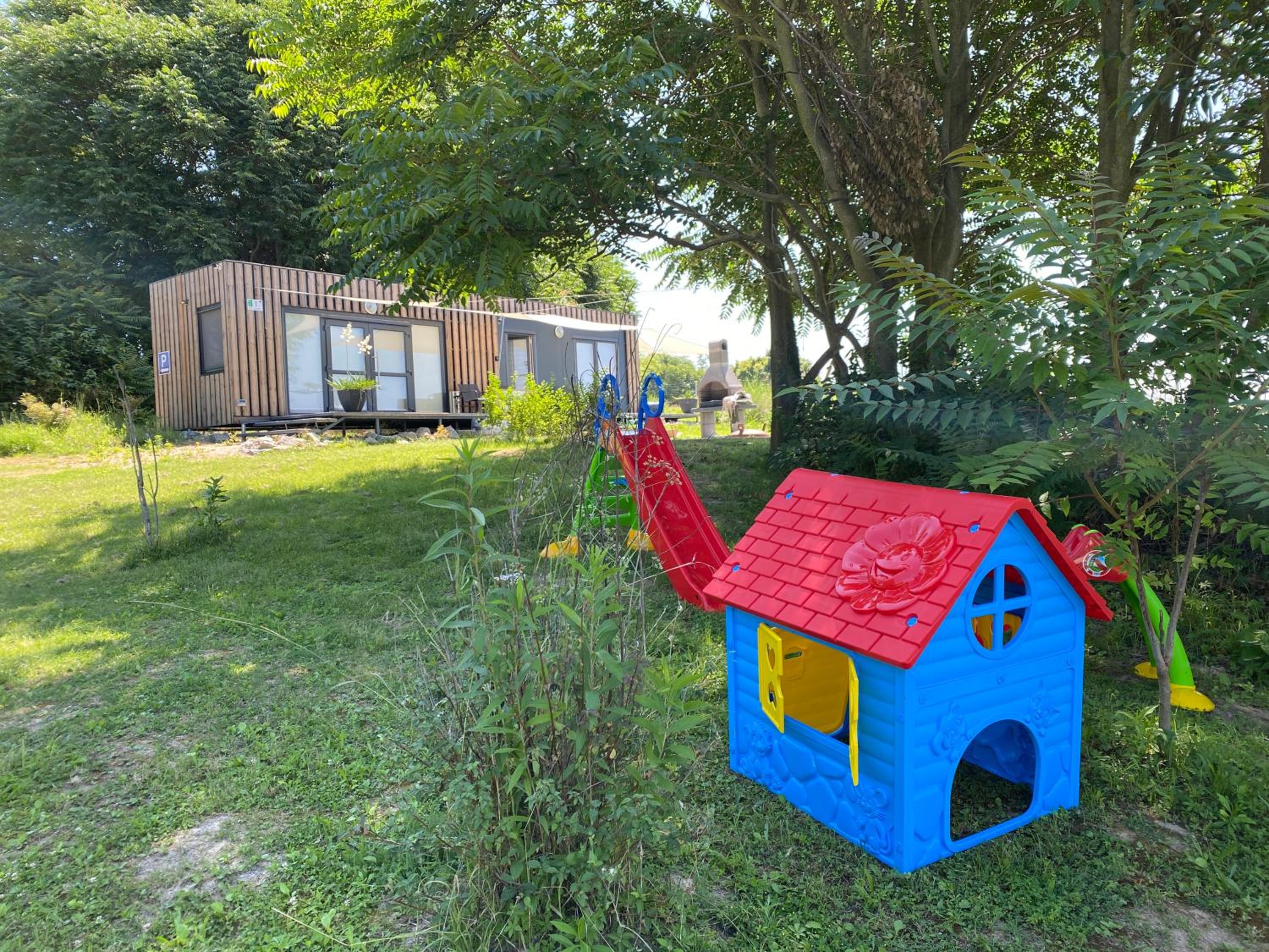 JANUS COUNTRY SITE Üdülőházak