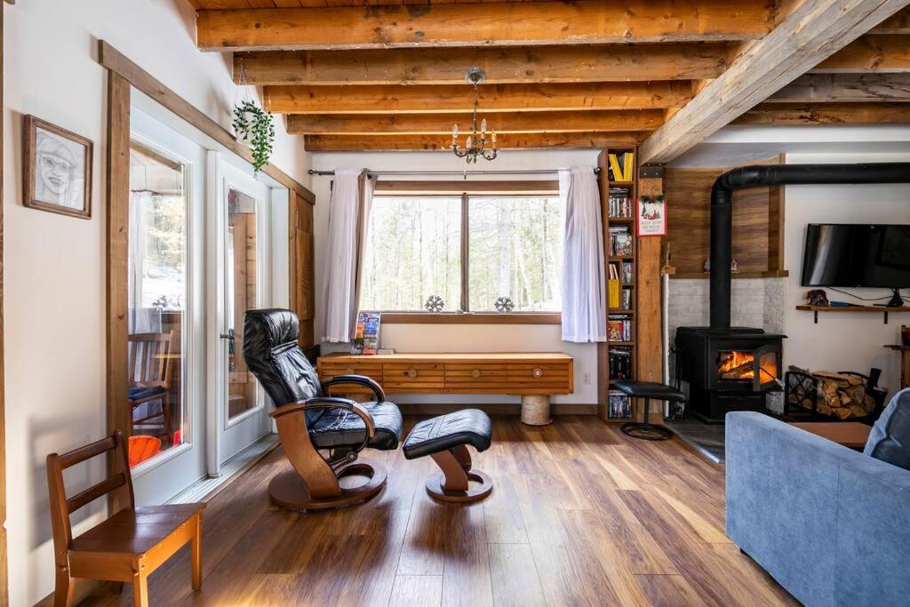 Charming Cottage In a Peaceful Forest & Calm River