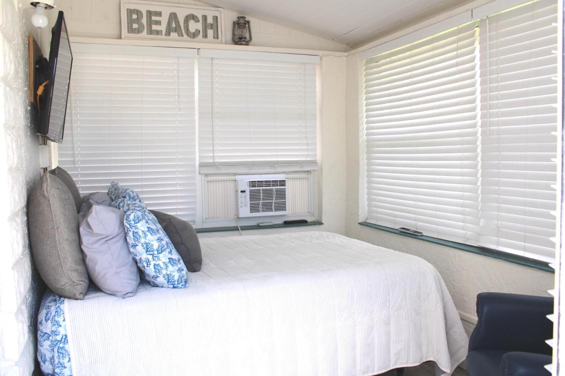 Cozy Beachside Cottage Studio