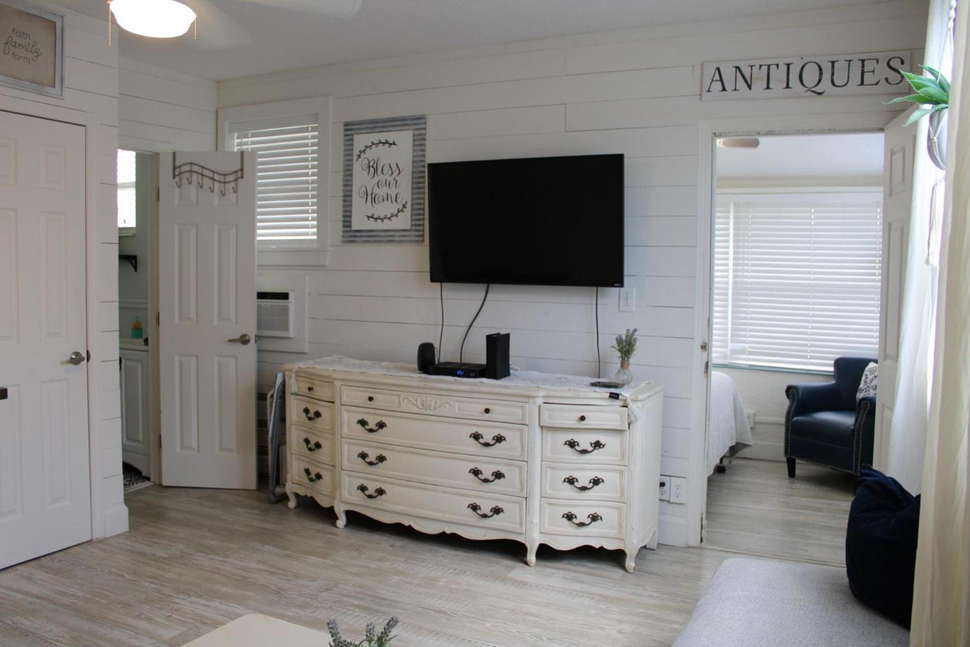 Cozy Beachside Cottage Studio