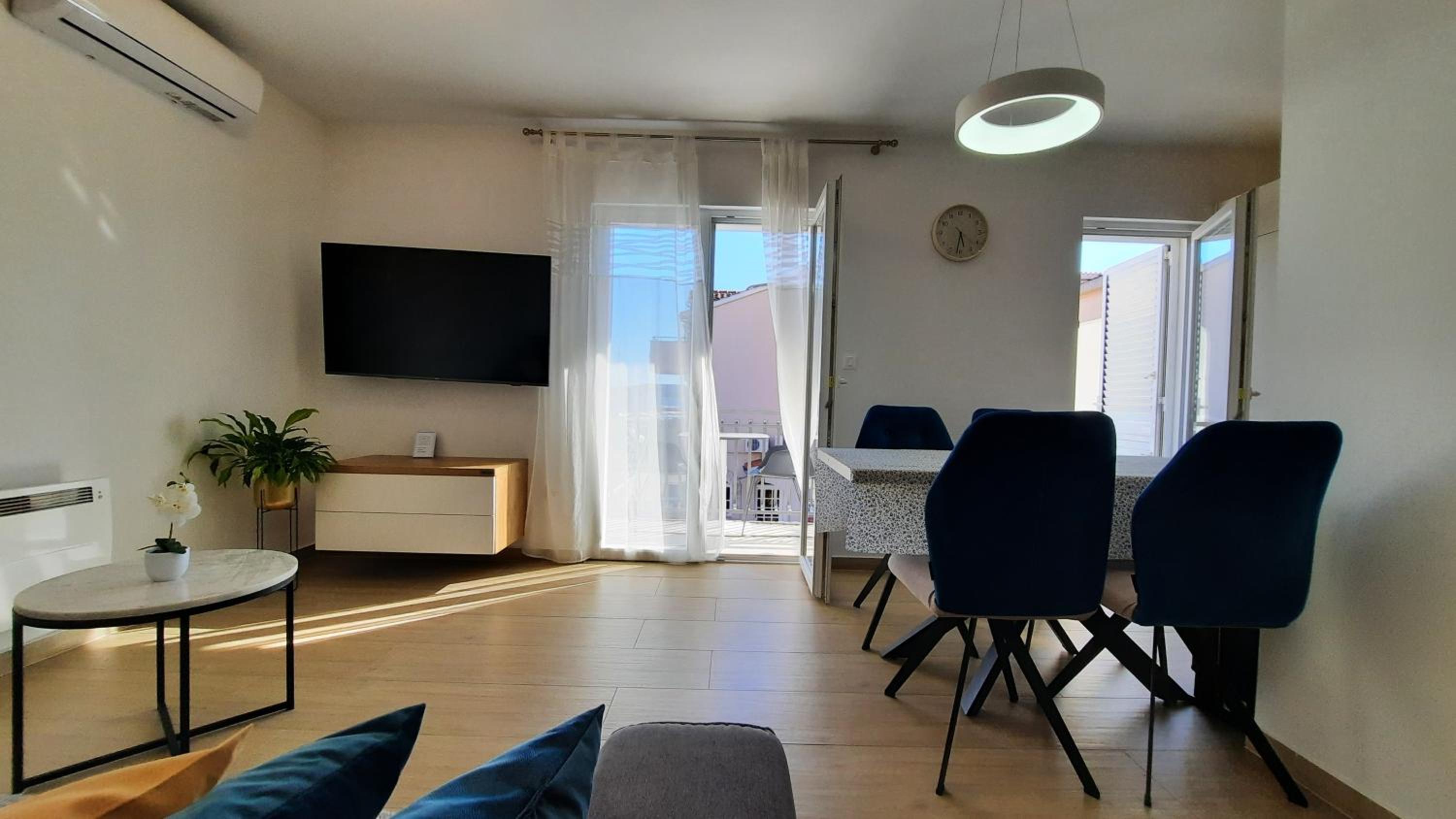 Luxury Apartments Marina View