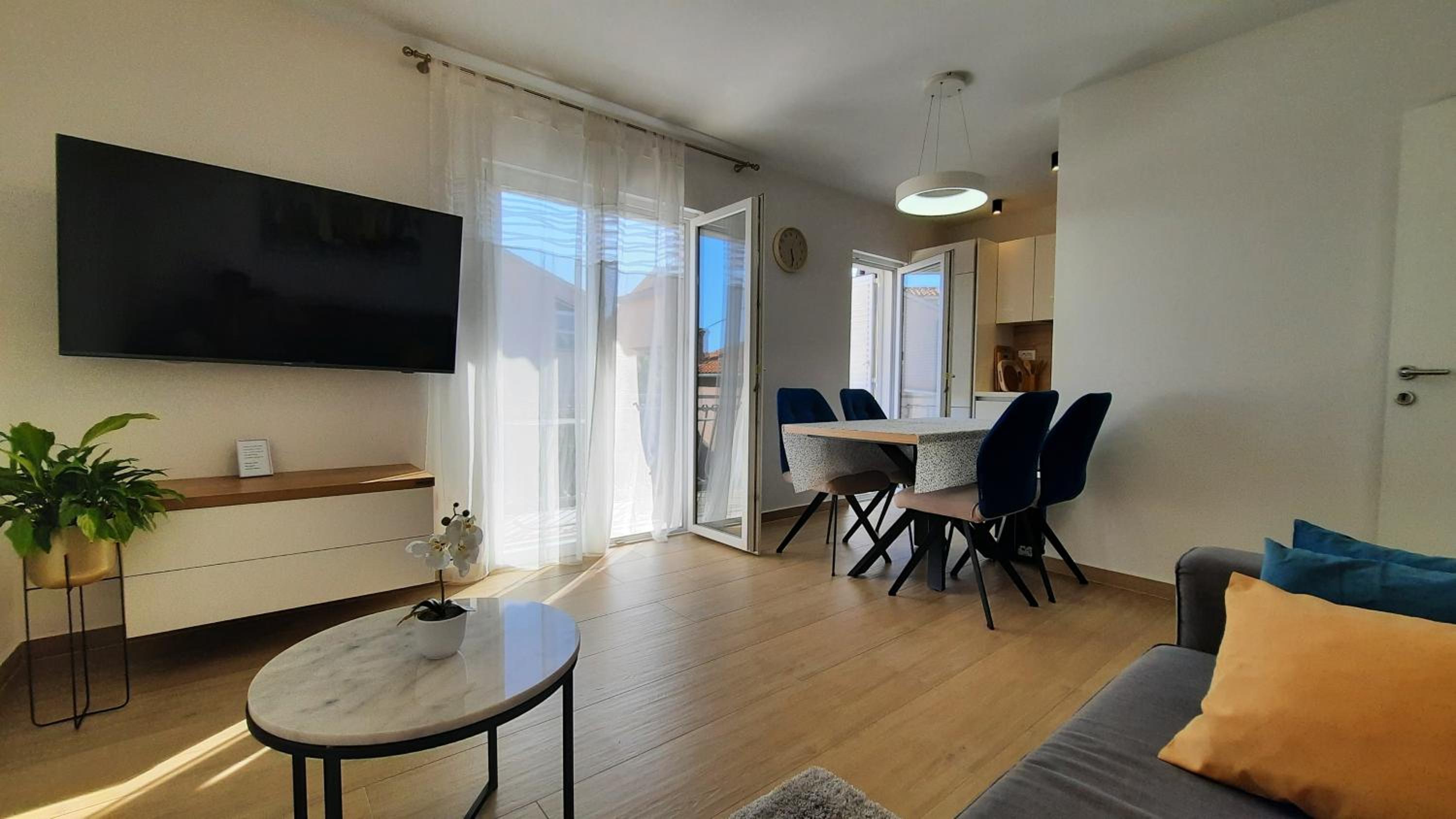 Luxury Apartments Marina View