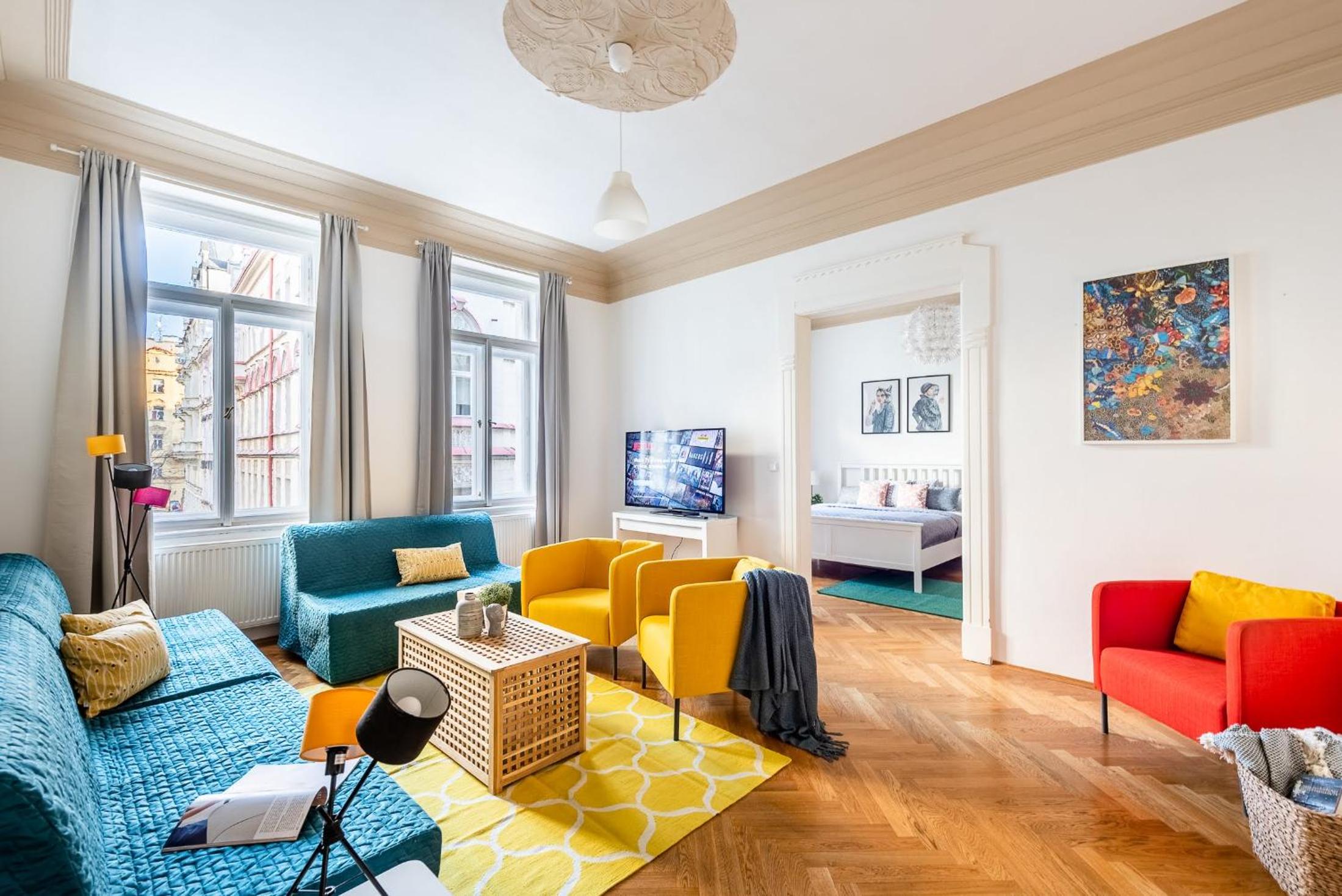 2BDR Old Town Square Apartments w Fast Wi-Fi