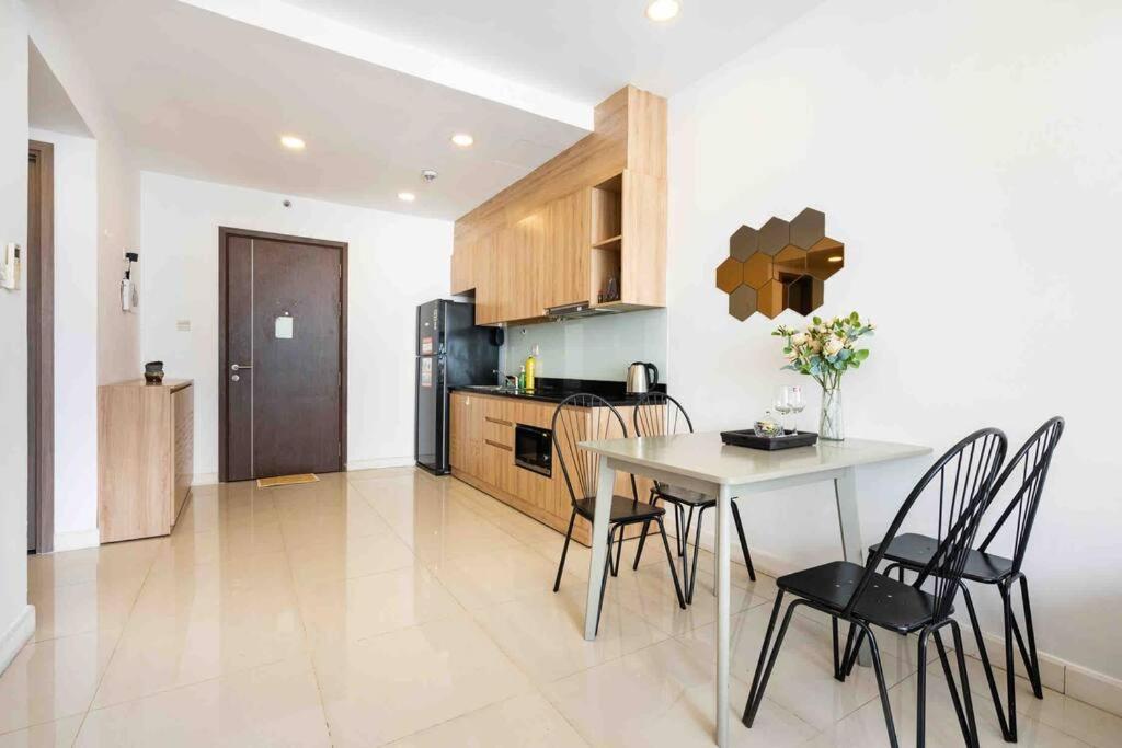 Best price one br apartment/Ben Van Don