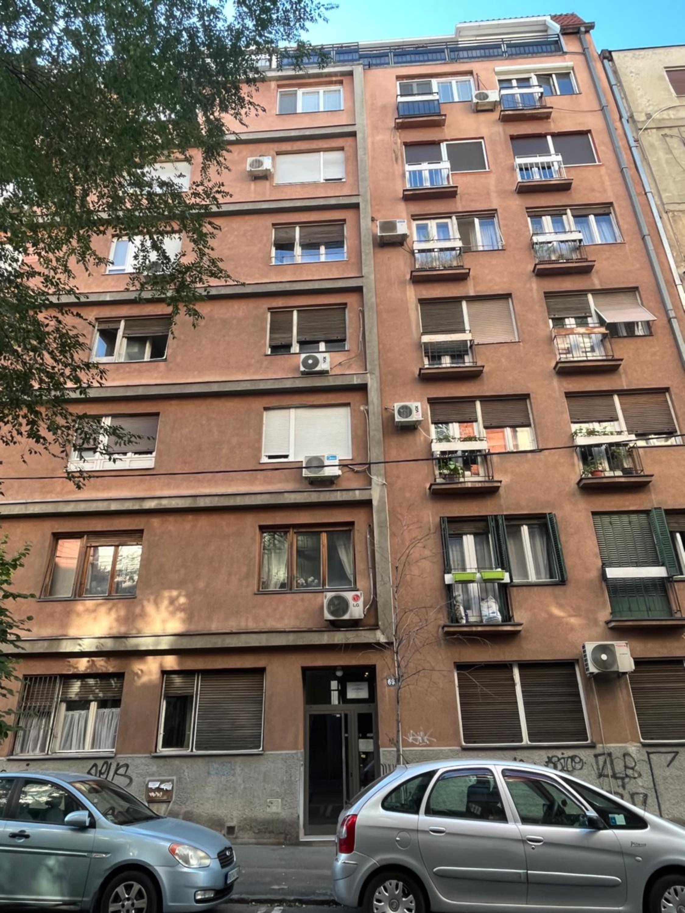 Tesla View Apartment