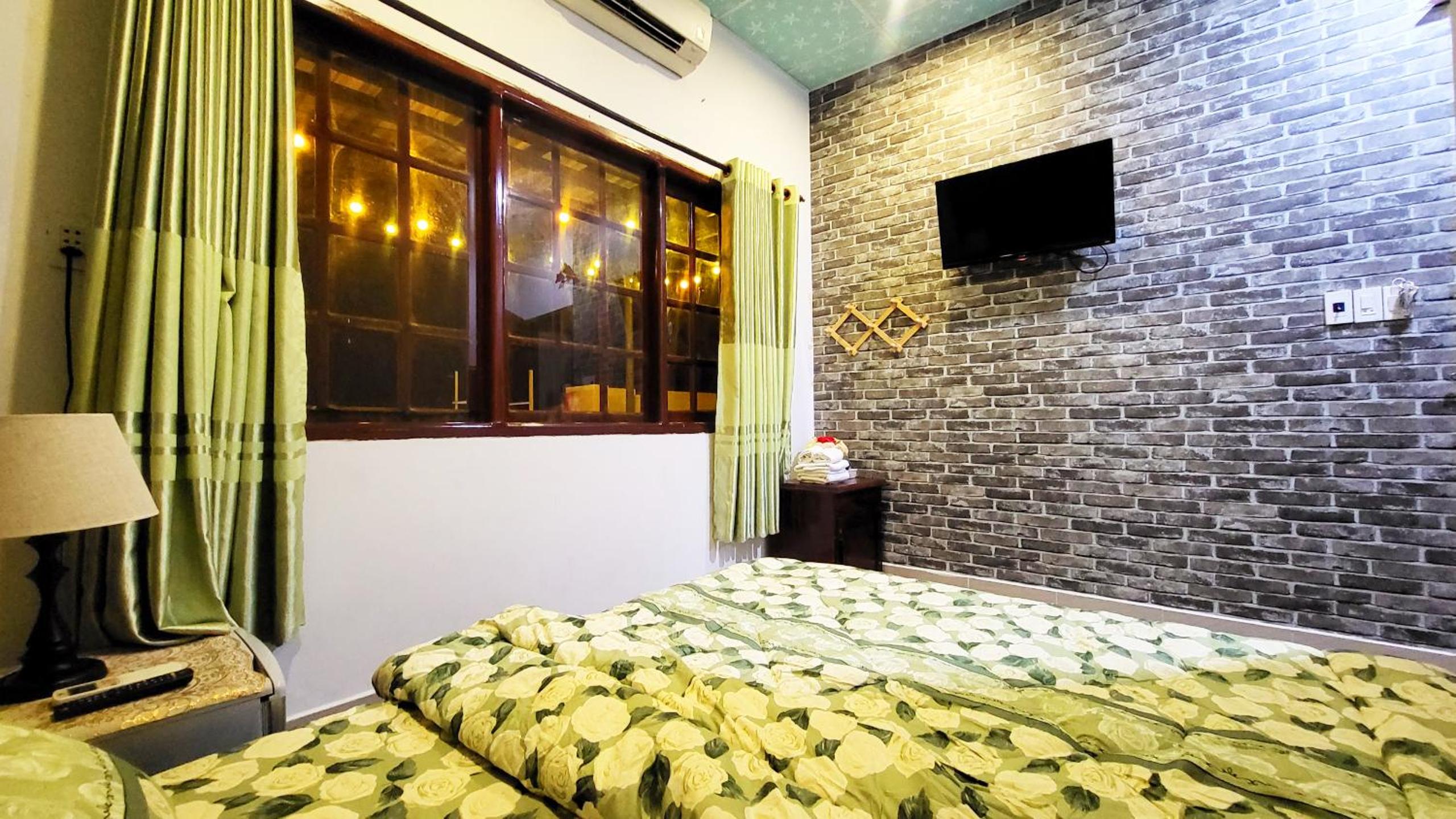 Hoàng Sơn's Home