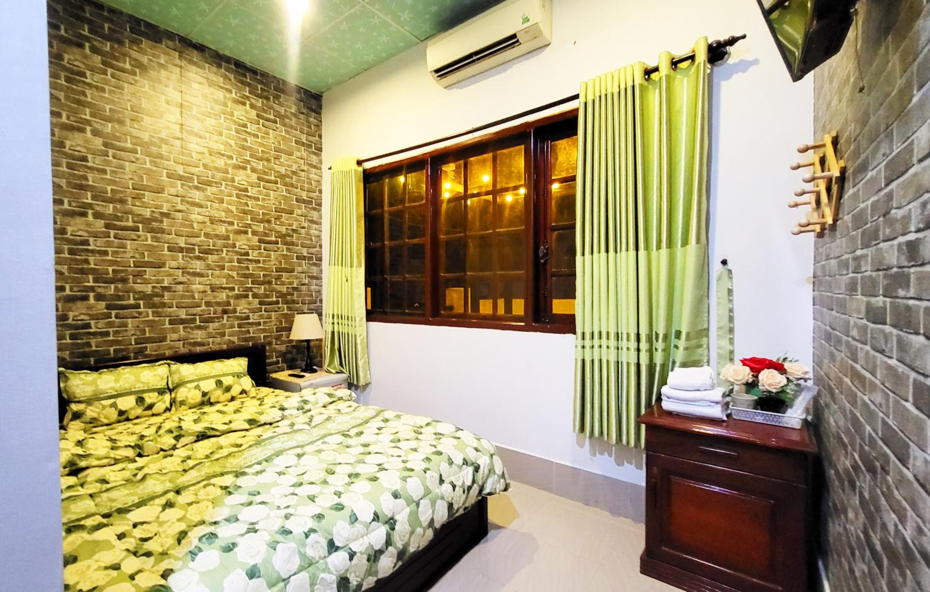 Hoàng Sơn's Home