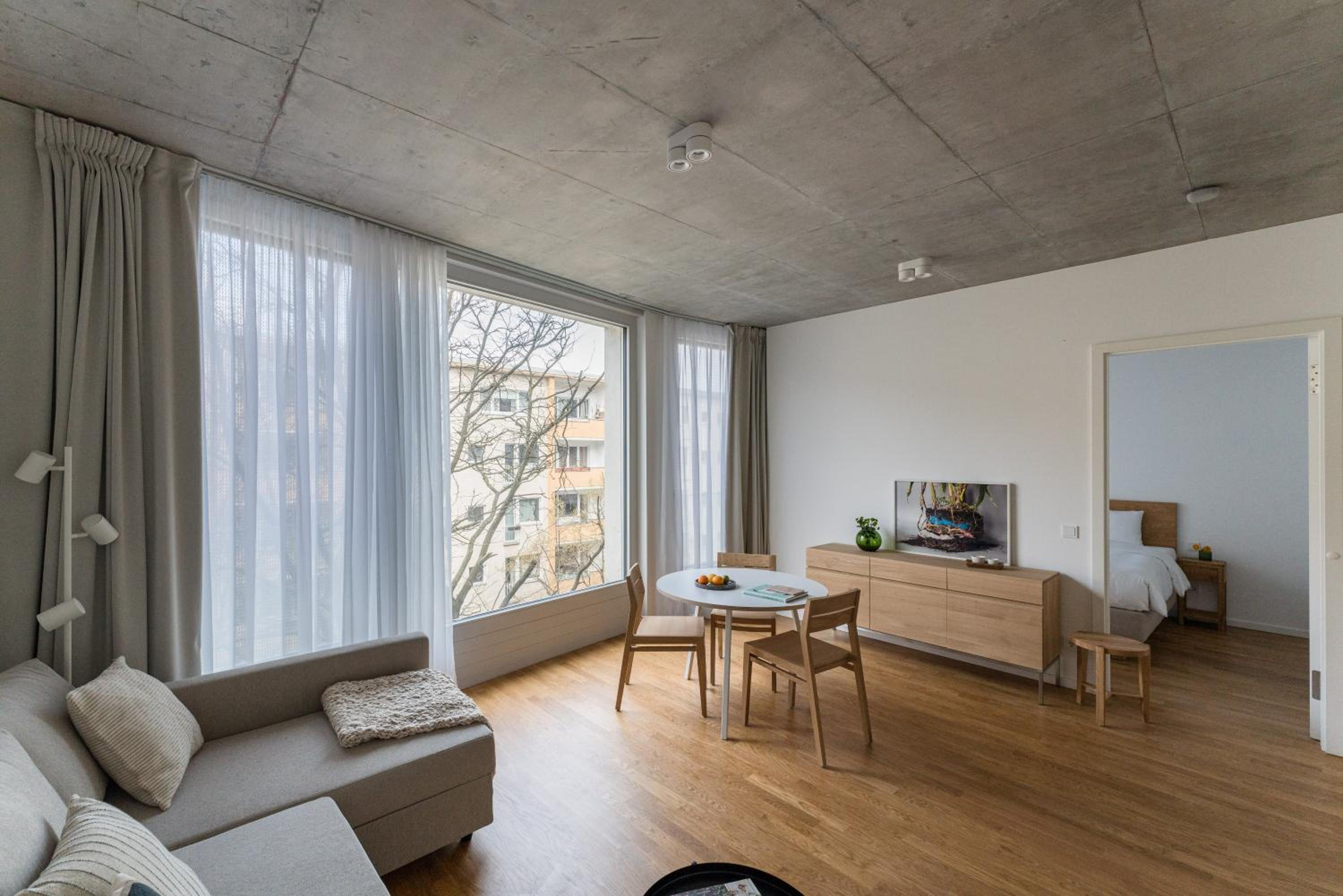 Carlotta Apartments