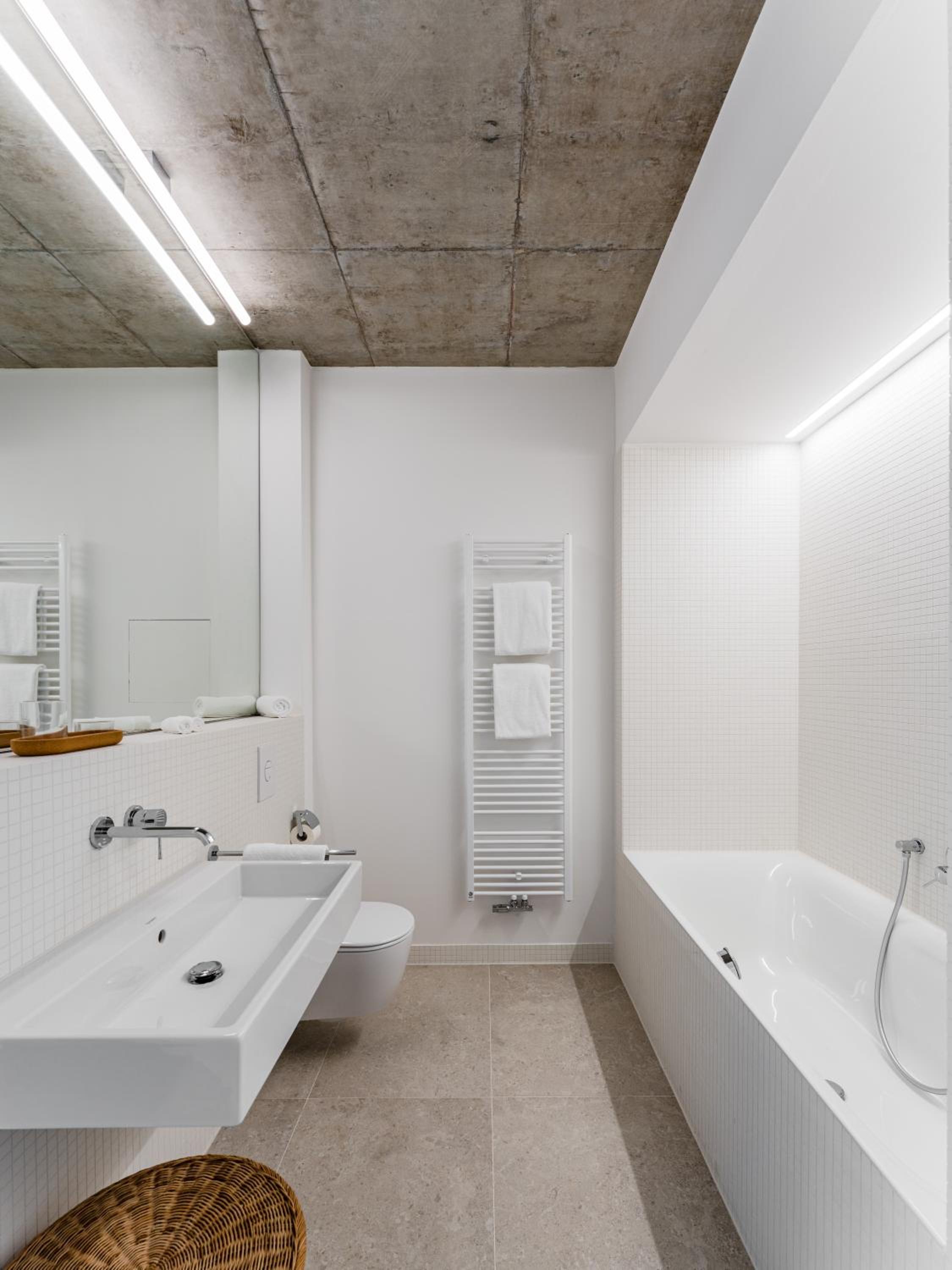 Carlotta Apartments