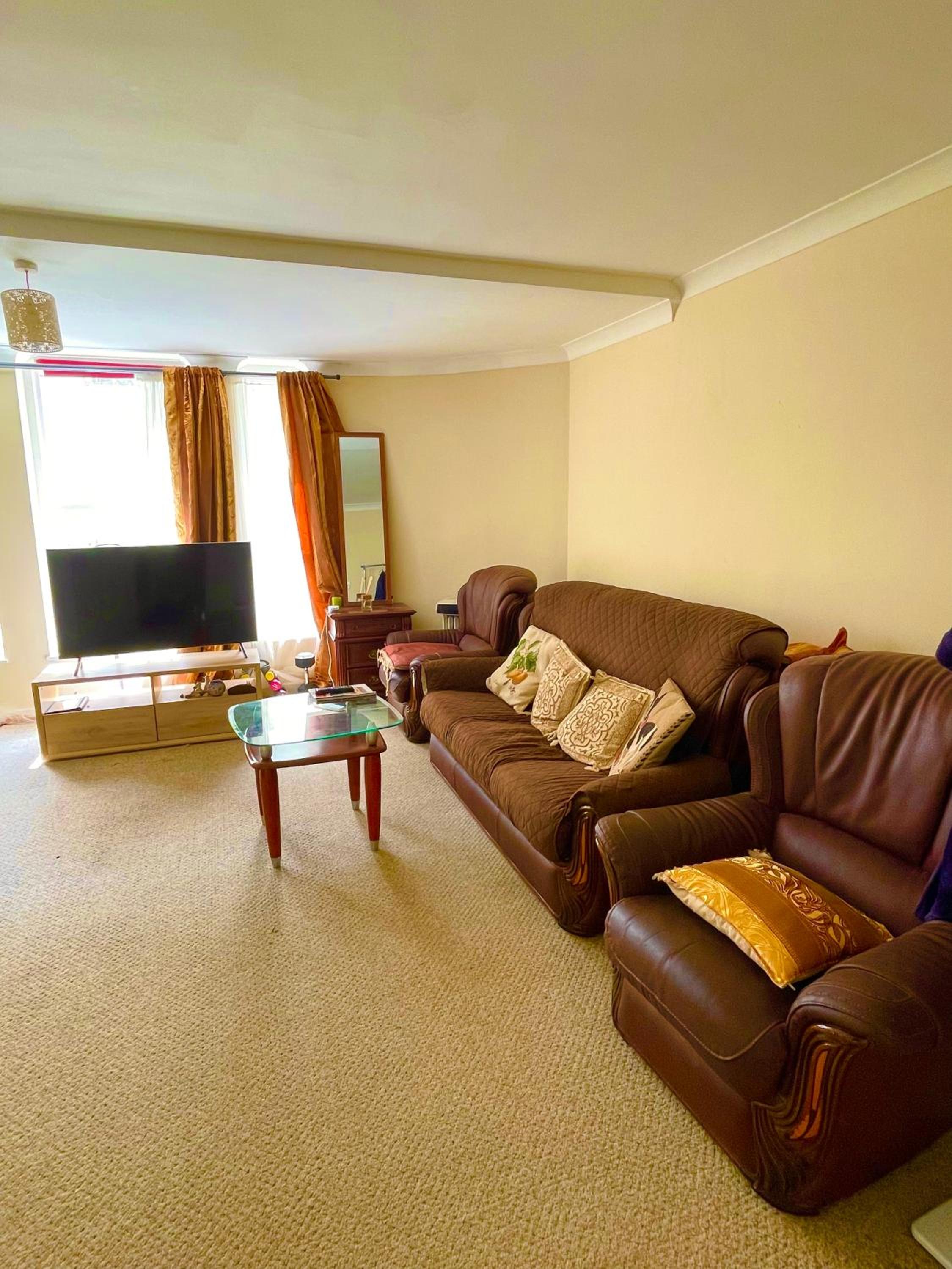1 bedroom apartment near Hyde Park view 4