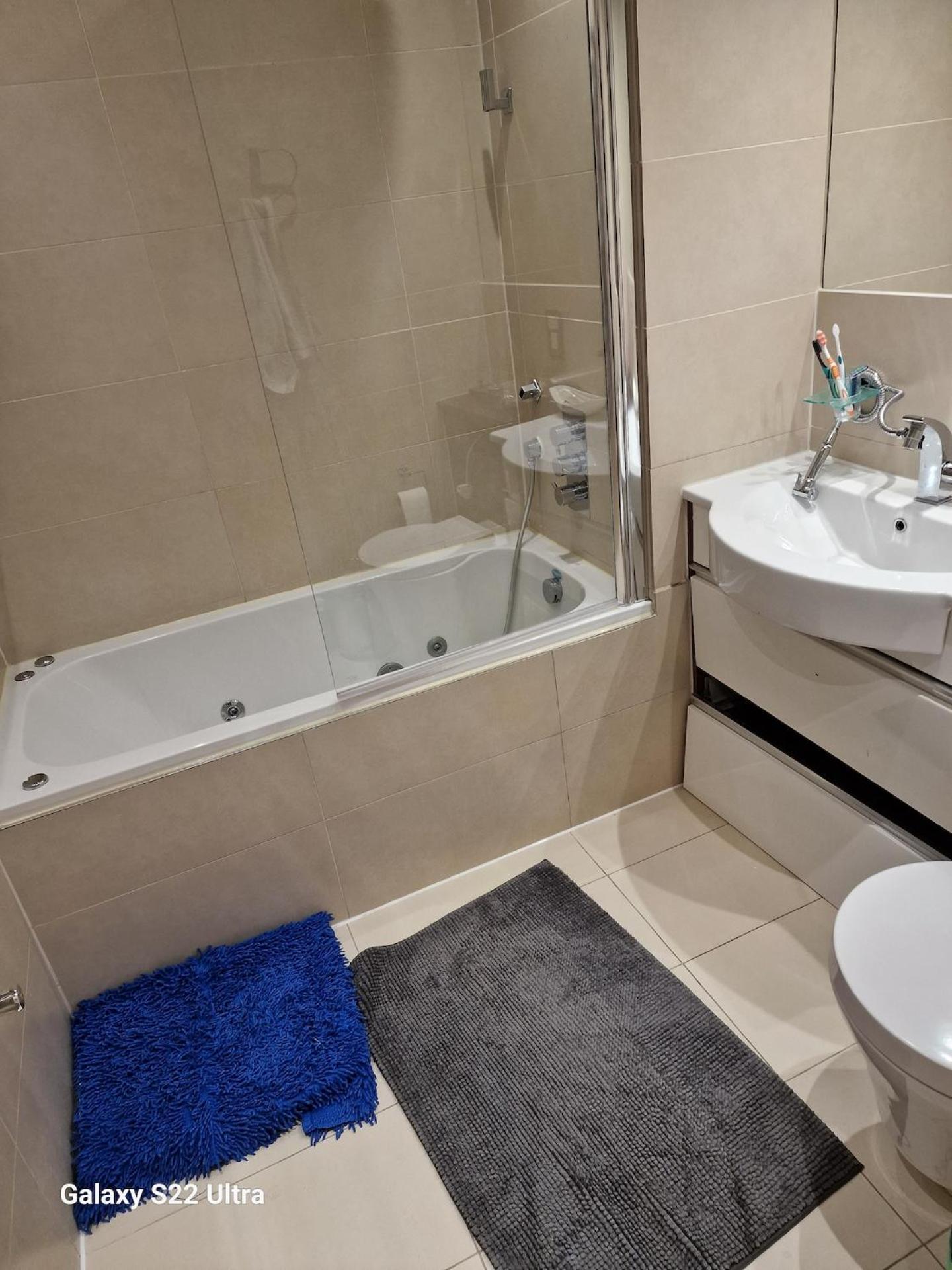LUX REGENTS PARK APARTMENTS view 3