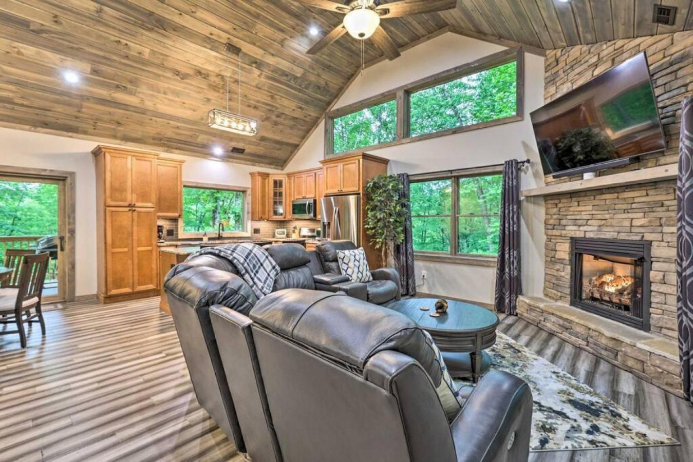 Sprawling Blowing Rock Escape with Theater and Hot Tub view 2