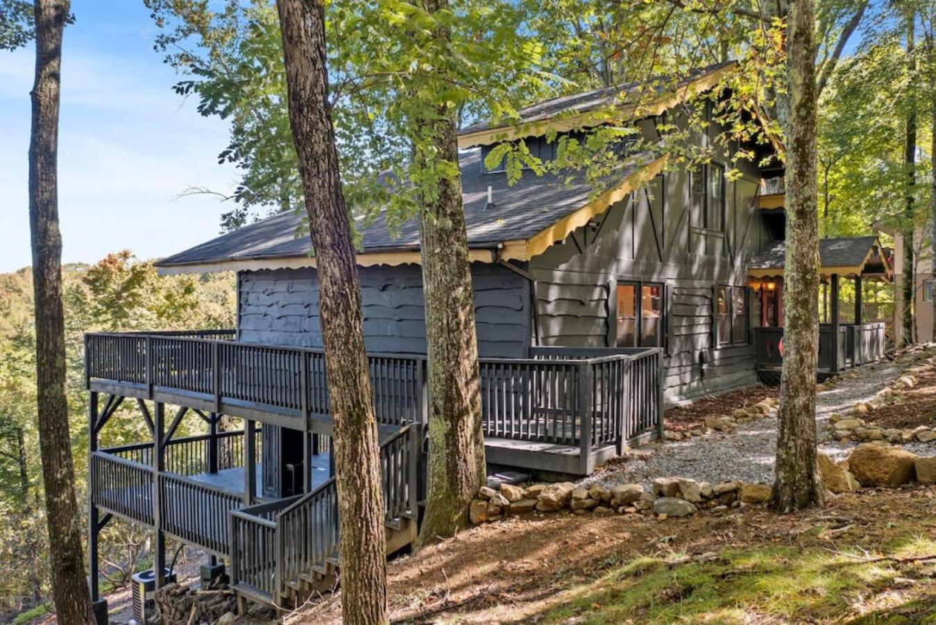 Welcome to The Pine Ridge Retreat! view 3