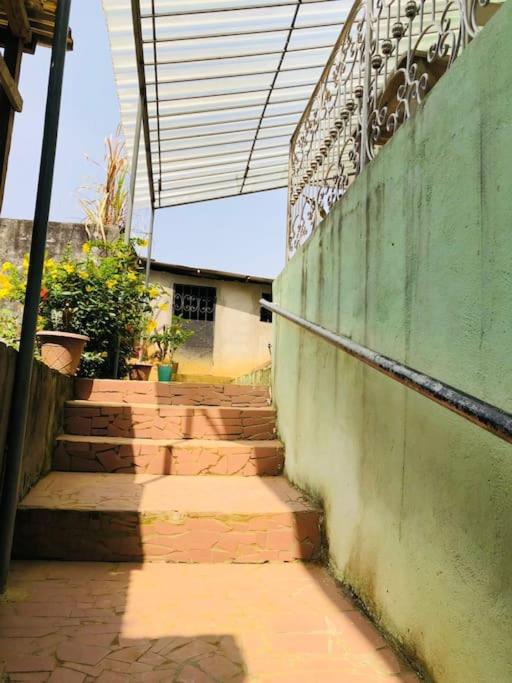 Deux-Palmes-Kribi, proche de la plage, confortable et adapté aux familles
