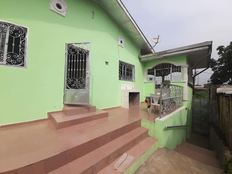 Deux-Palmes-Kribi, proche de la plage, confortable et adapté aux familles