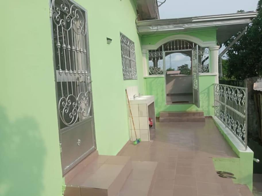 Deux-Palmes-Kribi, proche de la plage, confortable et adapté aux familles