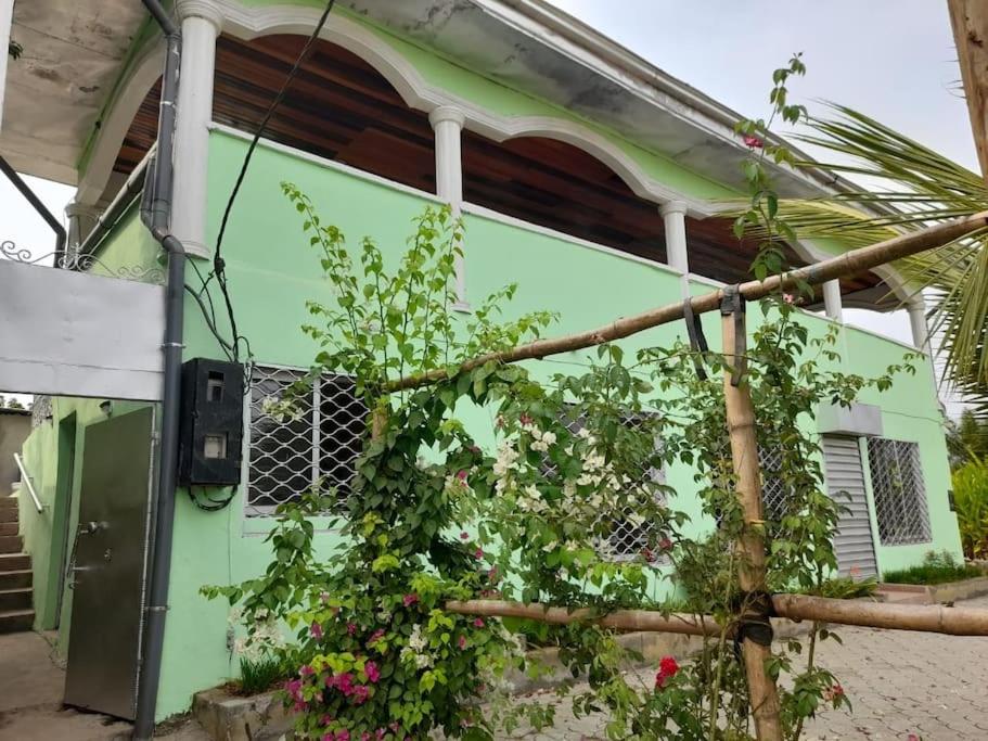 Deux-Palmes-Kribi, proche de la plage, confortable et adapté aux familles