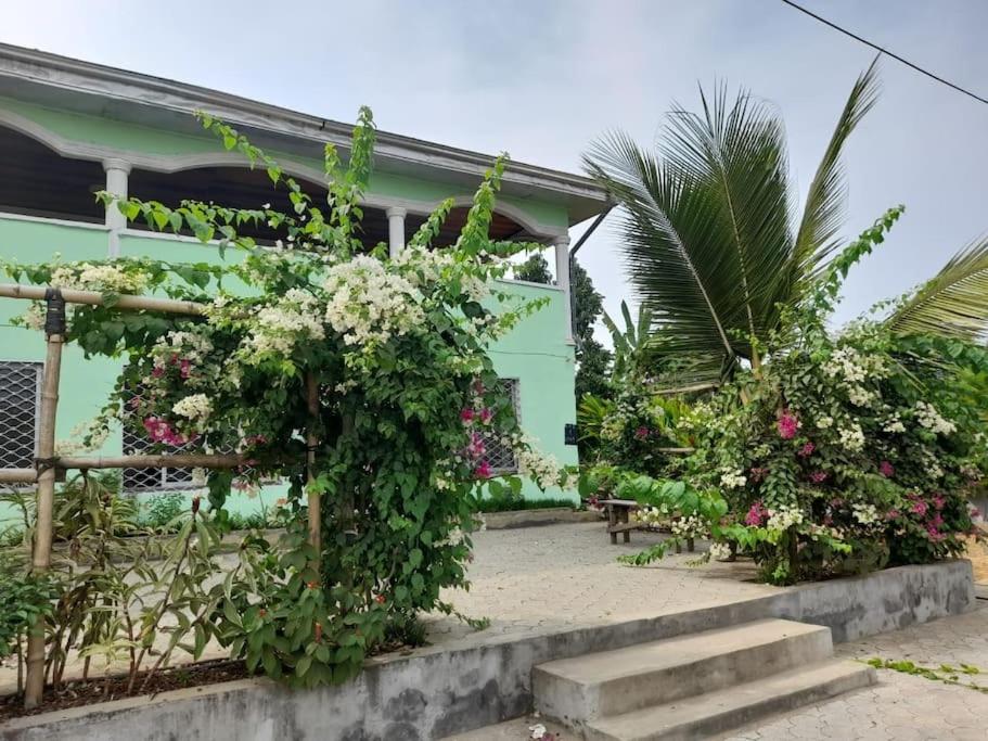 Deux-Palmes-Kribi, proche de la plage, confortable et adapté aux familles