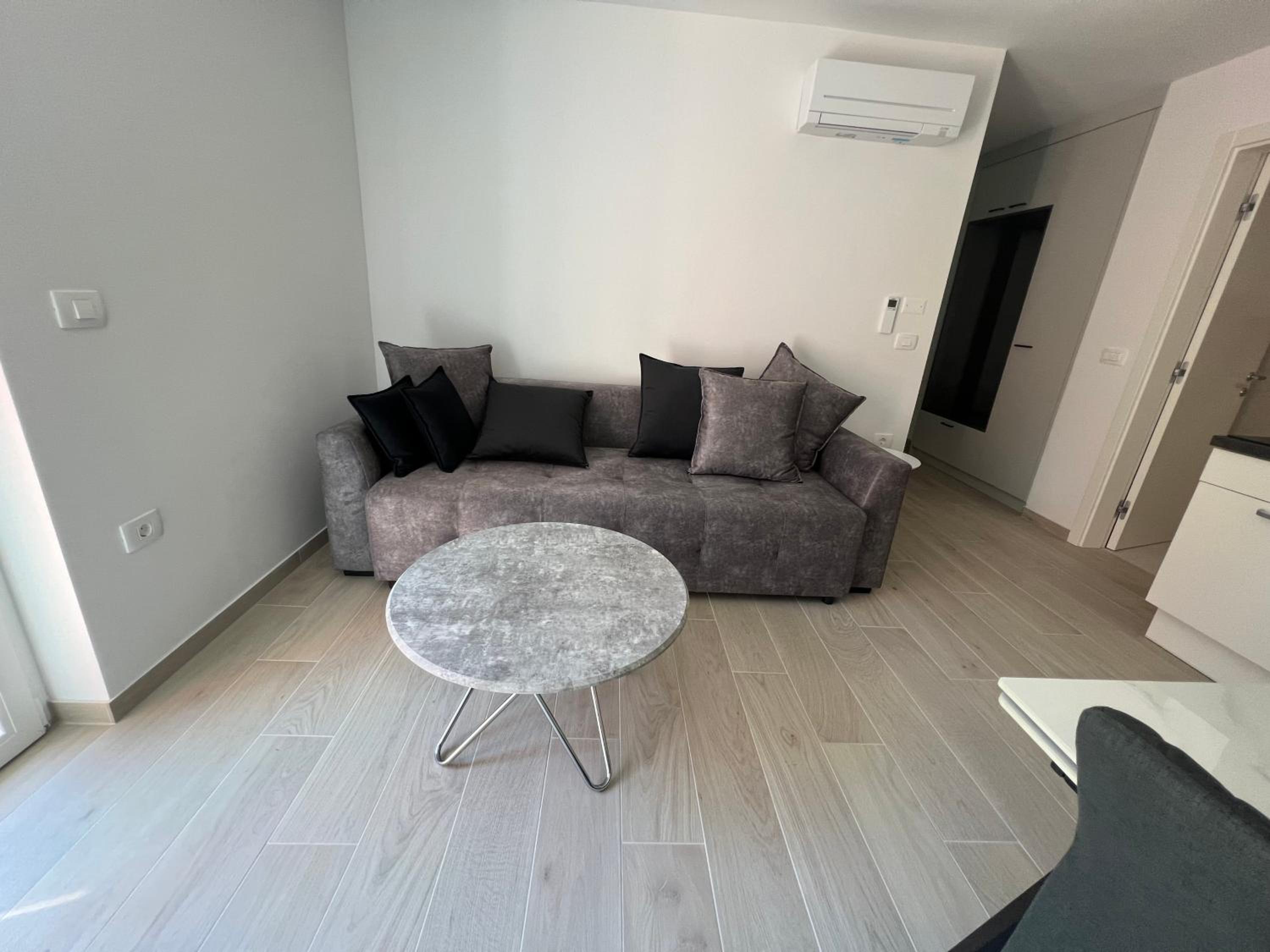 APARTMENTS EDWINA