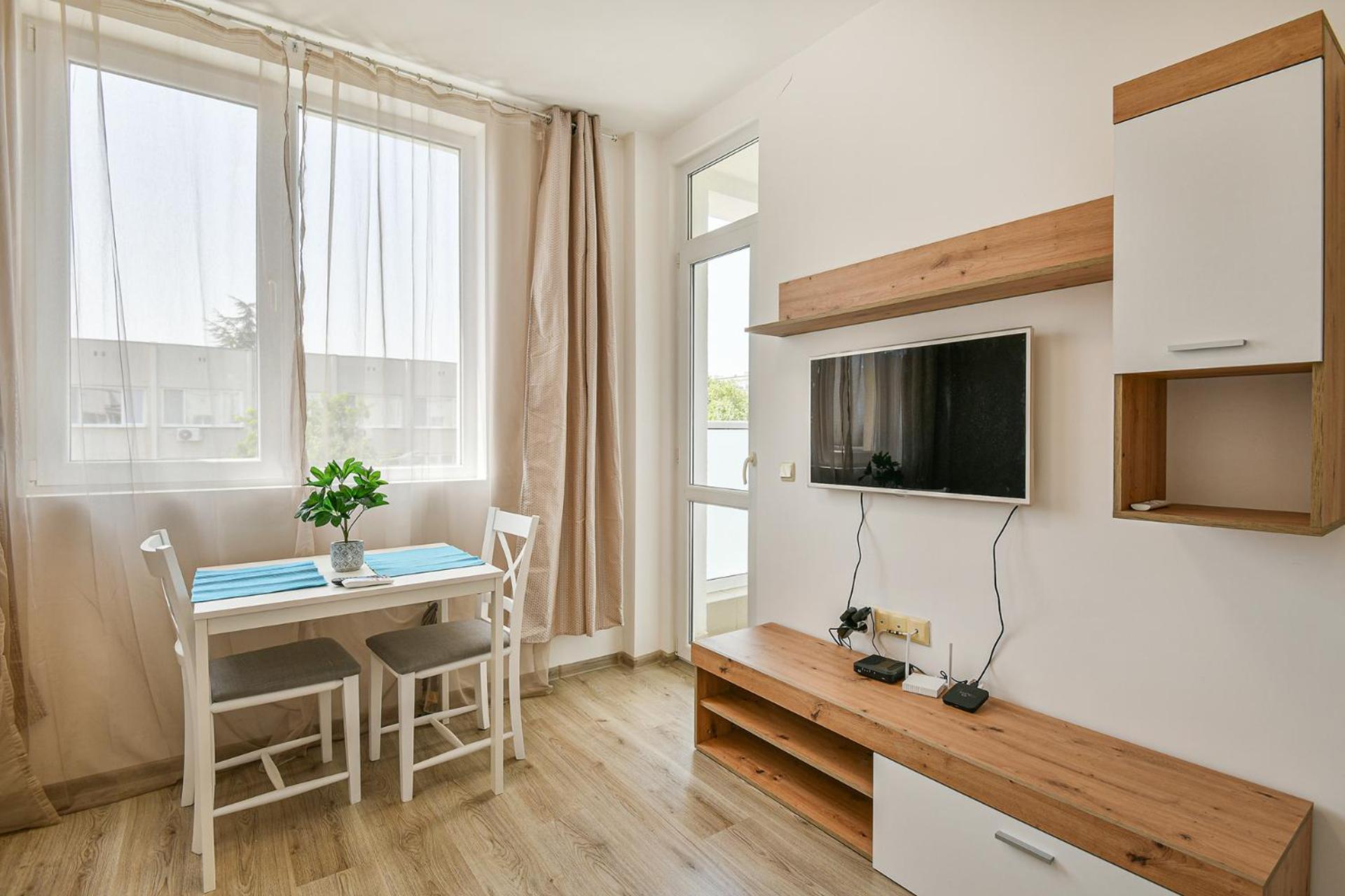 Delta Planet budget flat 2 guests