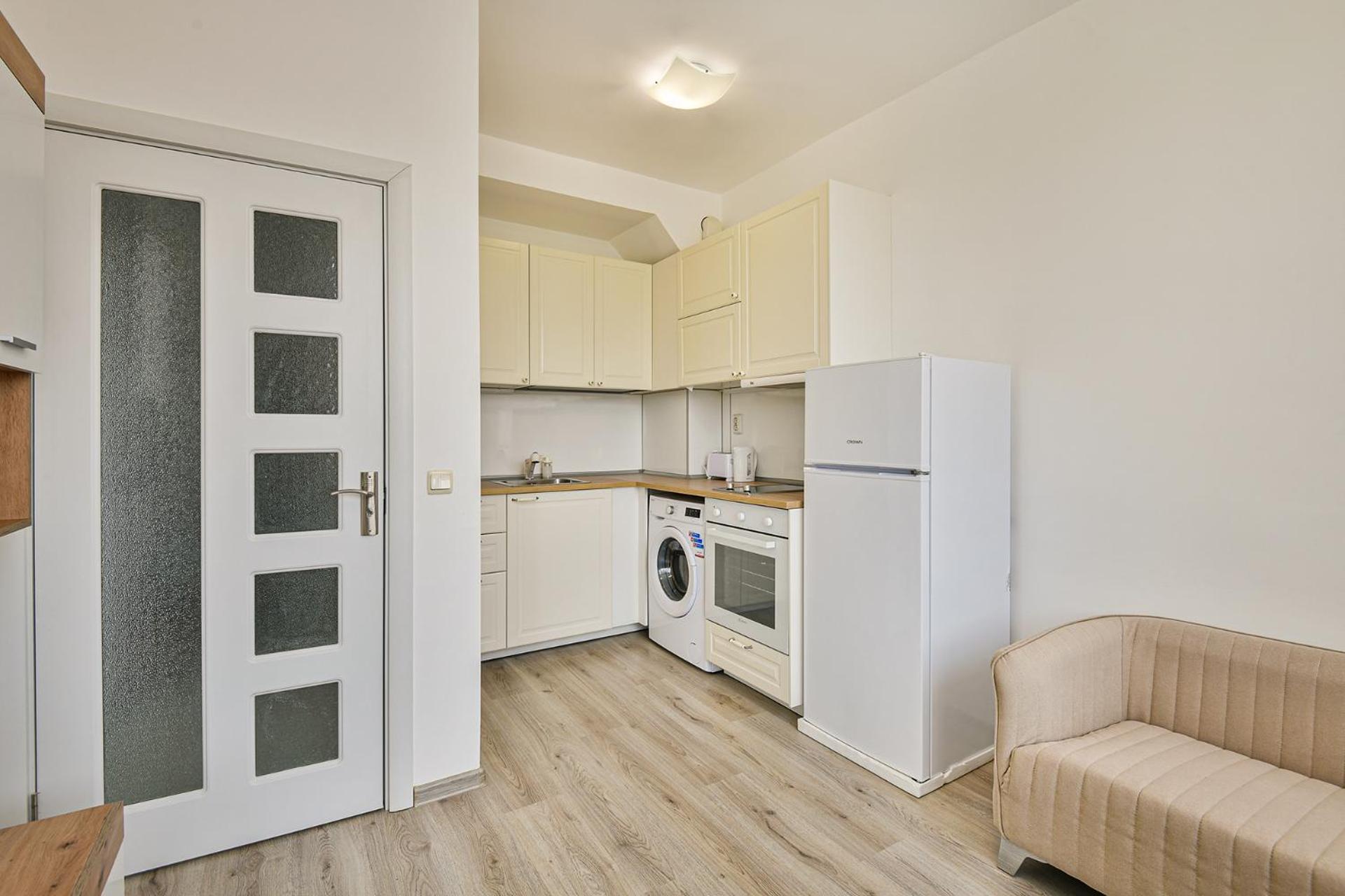 Delta Planet budget flat 2 guests