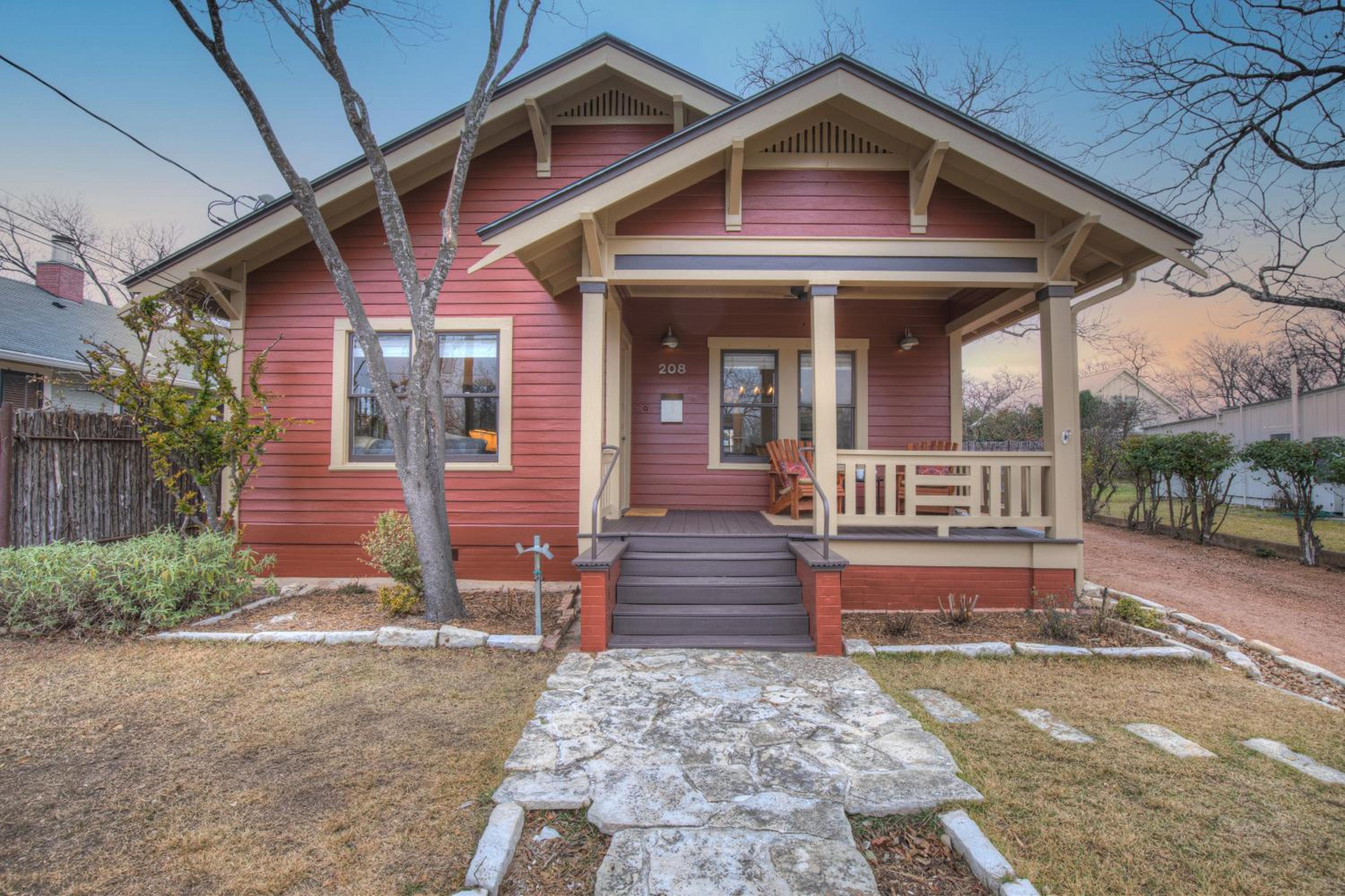 Charming Craftsman Home!-2 BLKS from Main St!