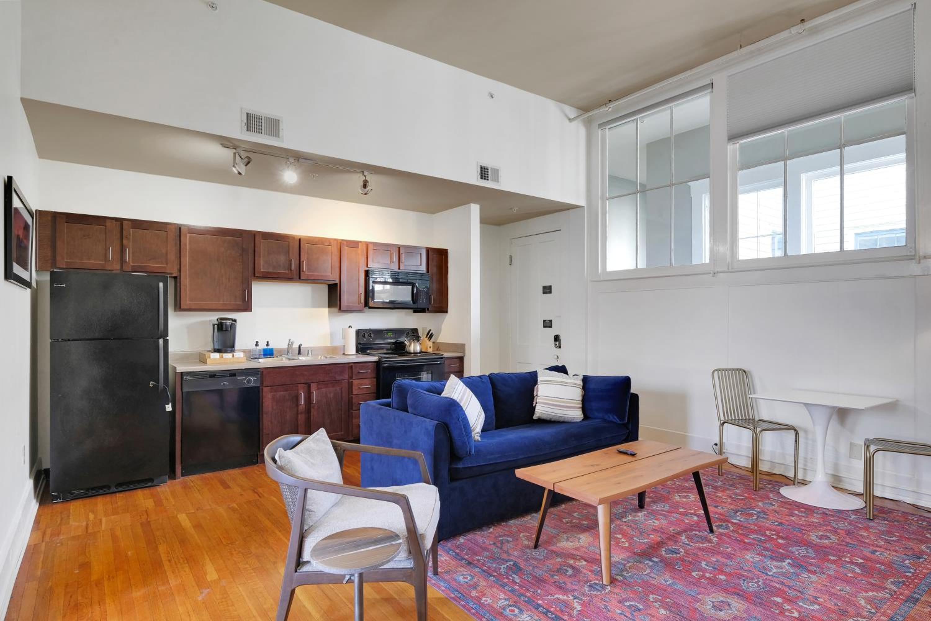 Apartment With King Bed In Downtown Louisville view 3
