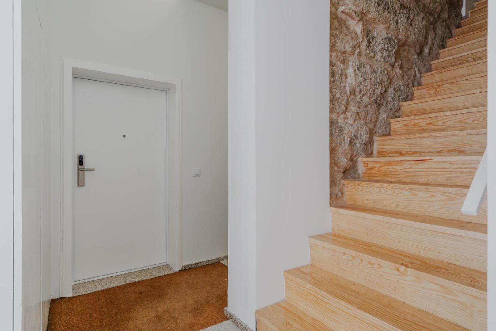 Charming Central Studio with AC, next to Metro Station view 2