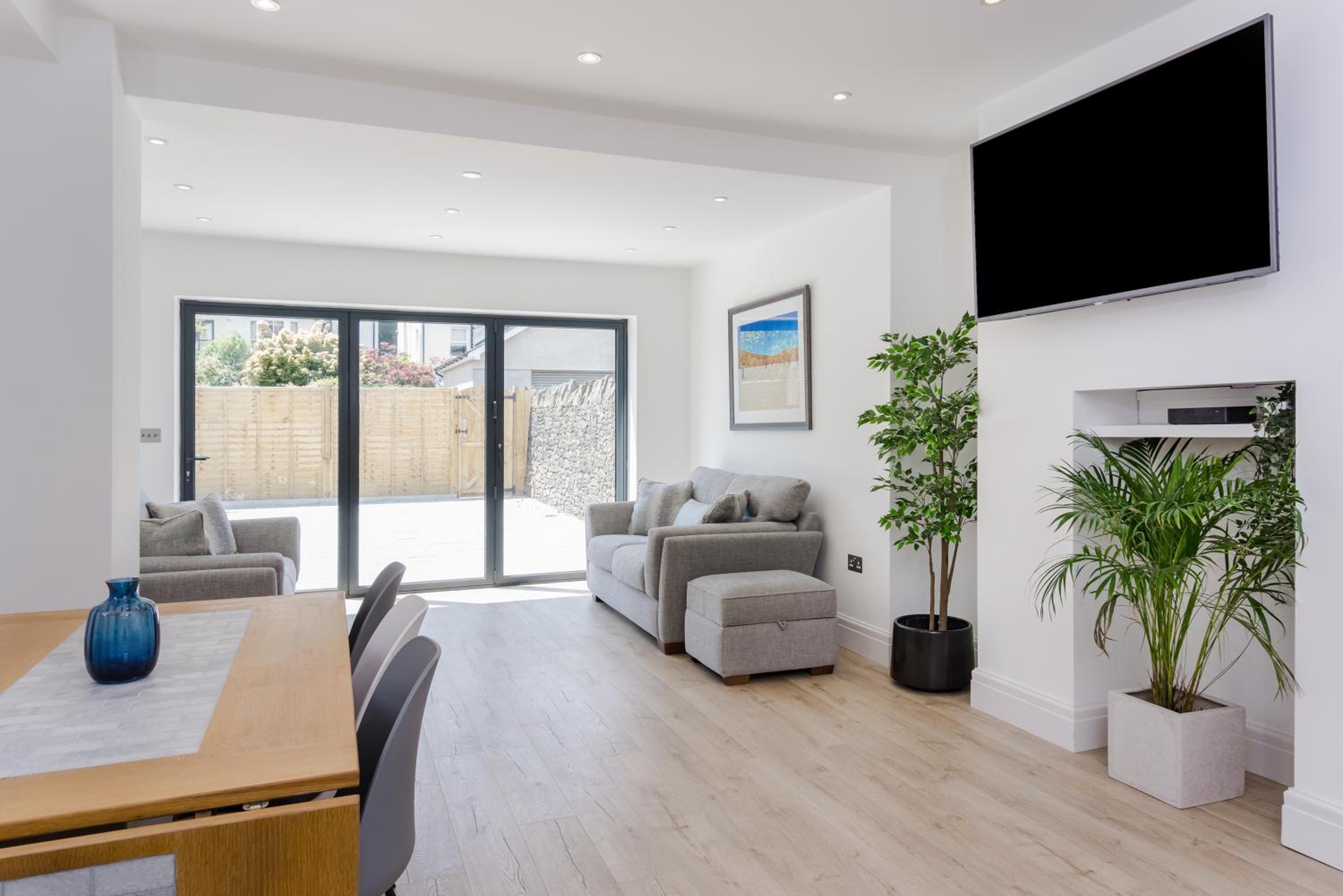 Luxury Town House in the Centre of Cardiff view 3