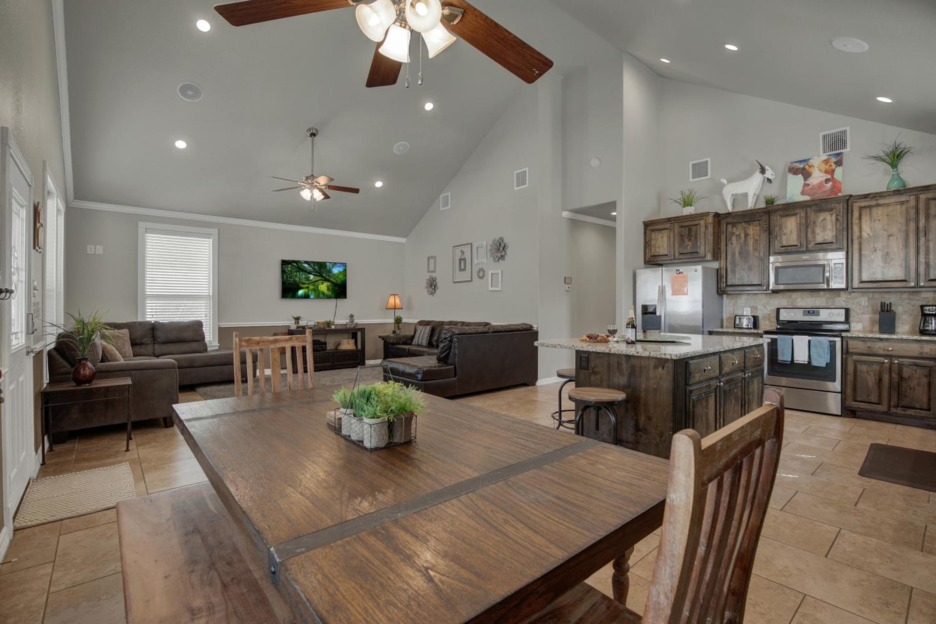 Let's Go Tubing! Awesome House-Next to River! view 4