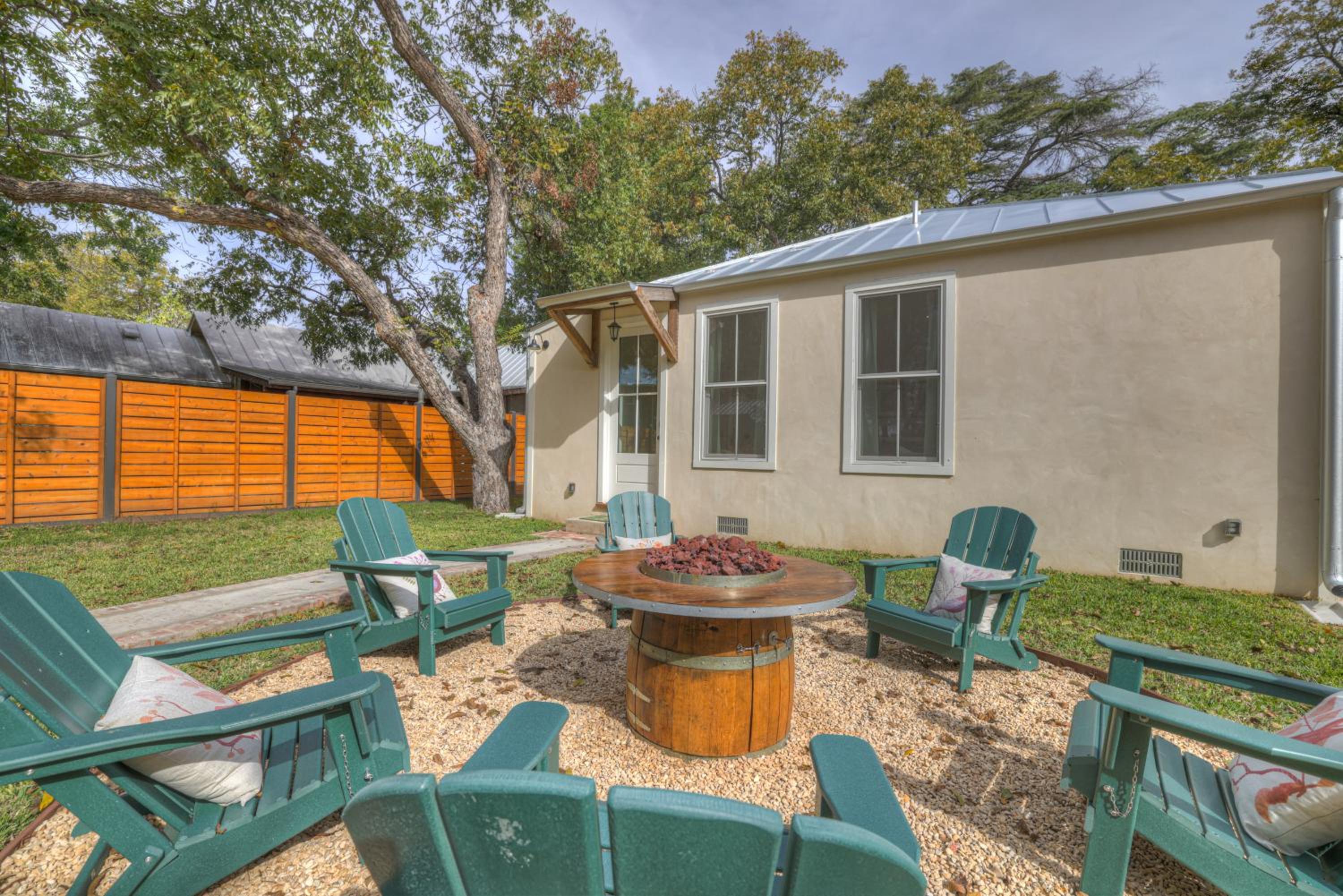 Historic Cottage with Fire Pit - 2 Blks to Main! view 4
