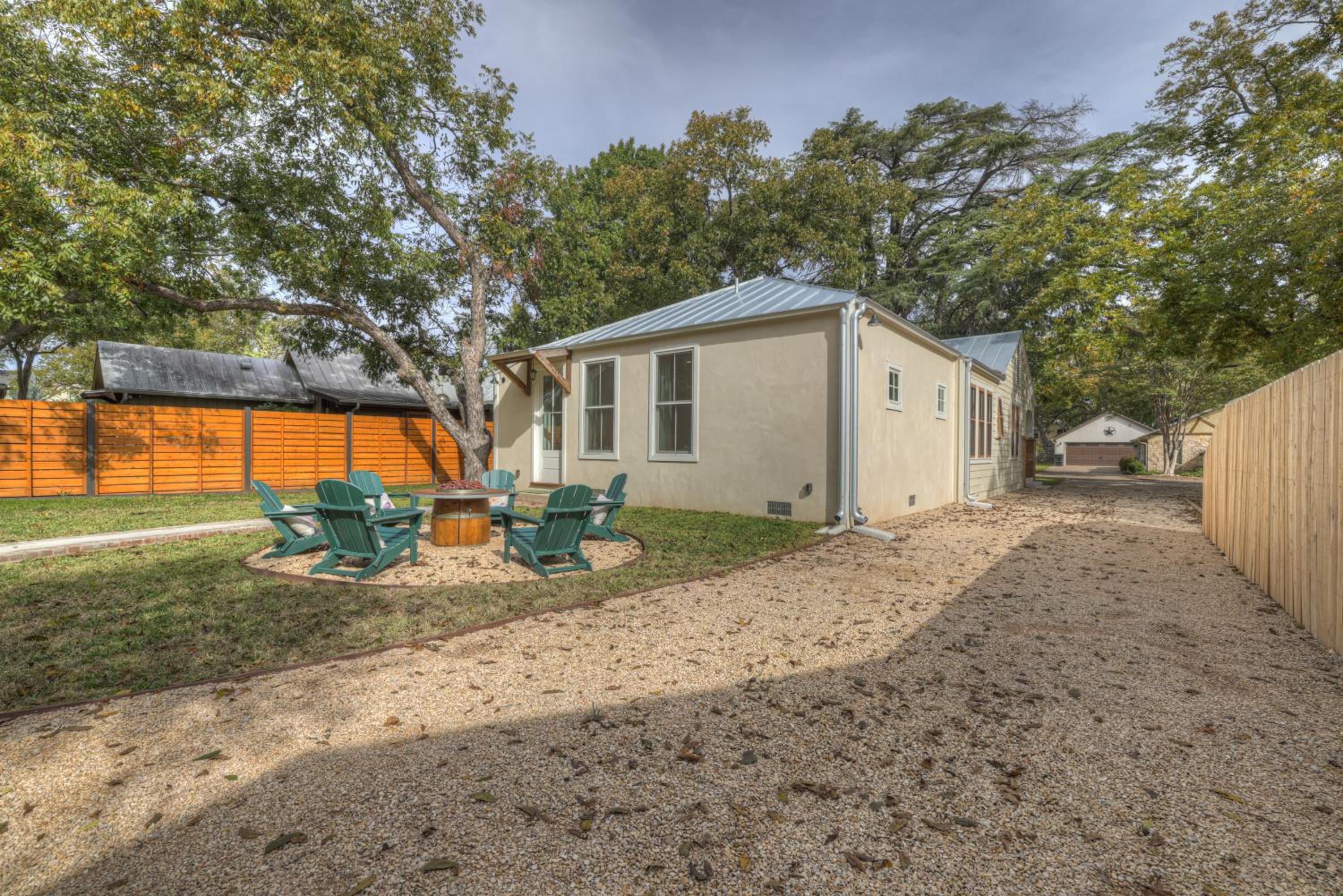 Historic Cottage with Fire Pit - 2 Blks to Main! view 5